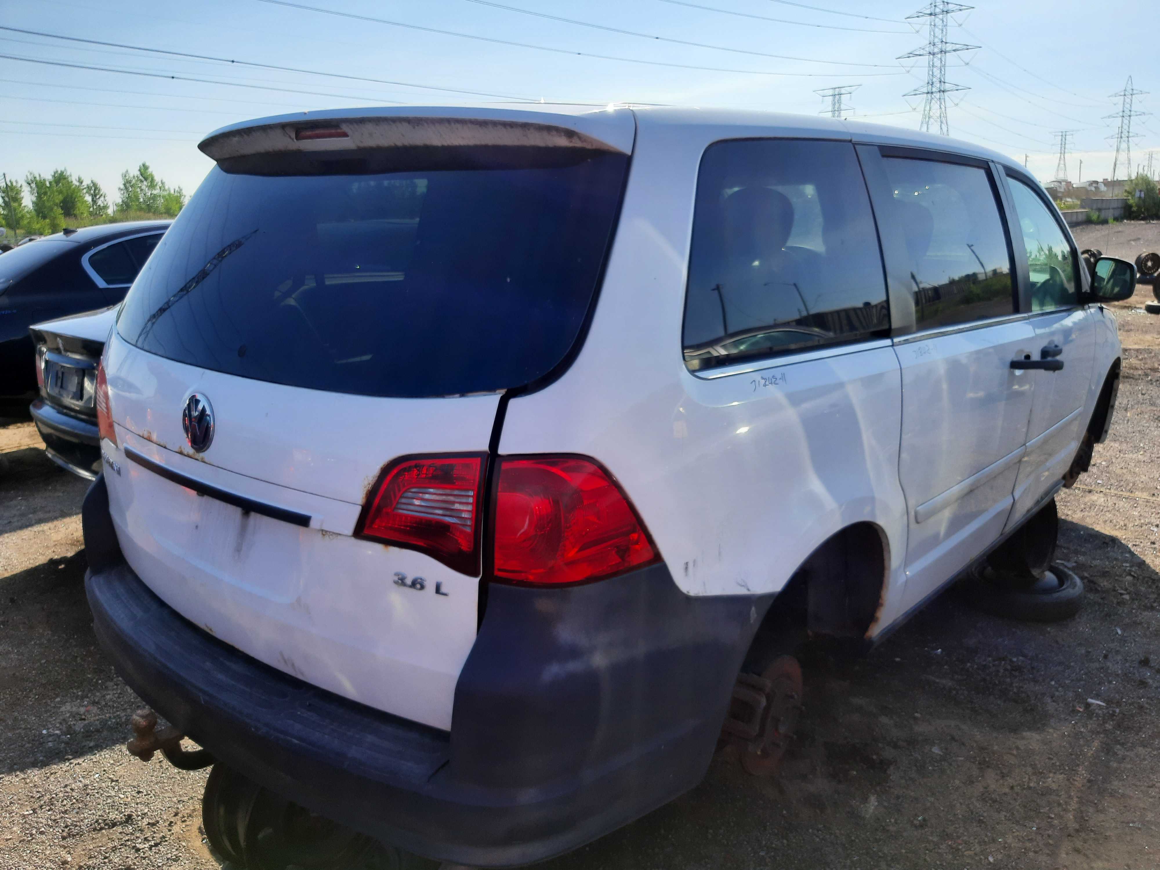 VOLKSWAGEN ROUTAN 2011