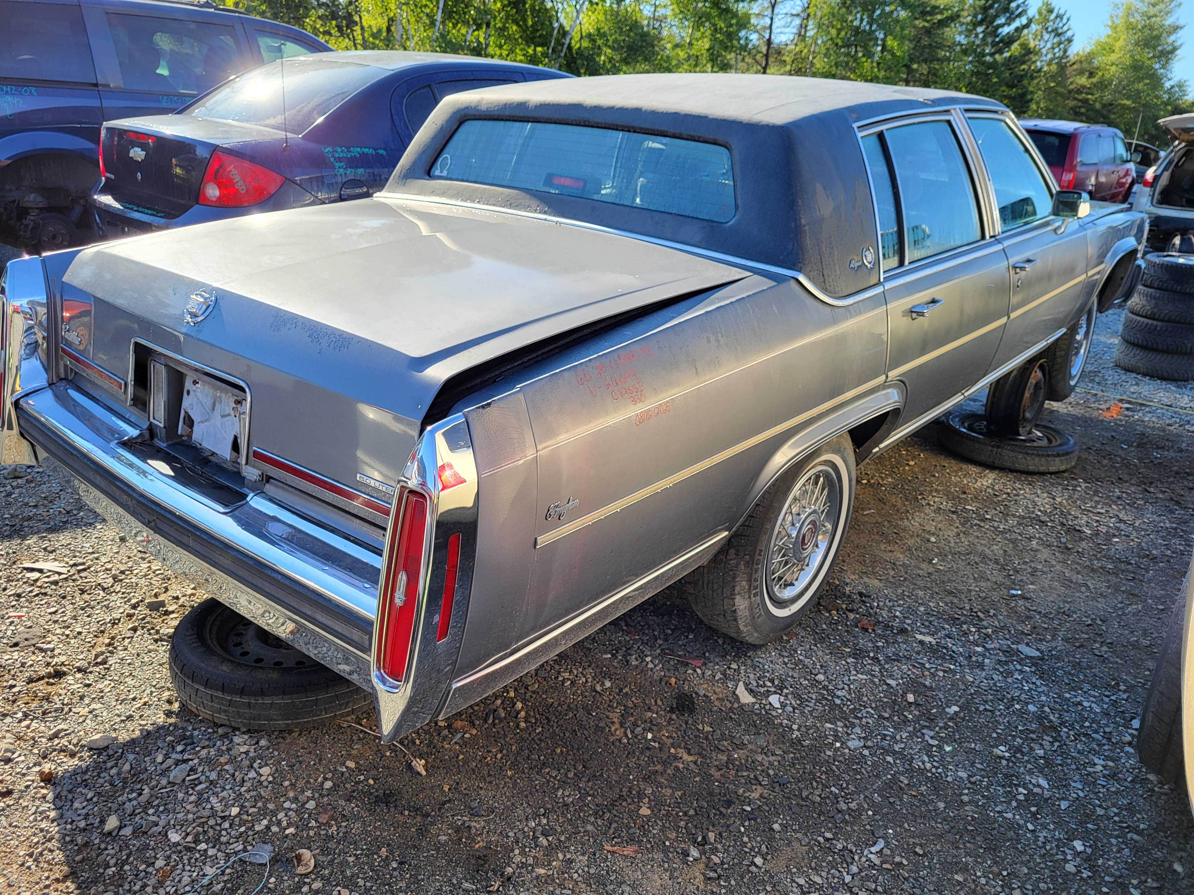 CADILLAC FLEETWOOD 1983