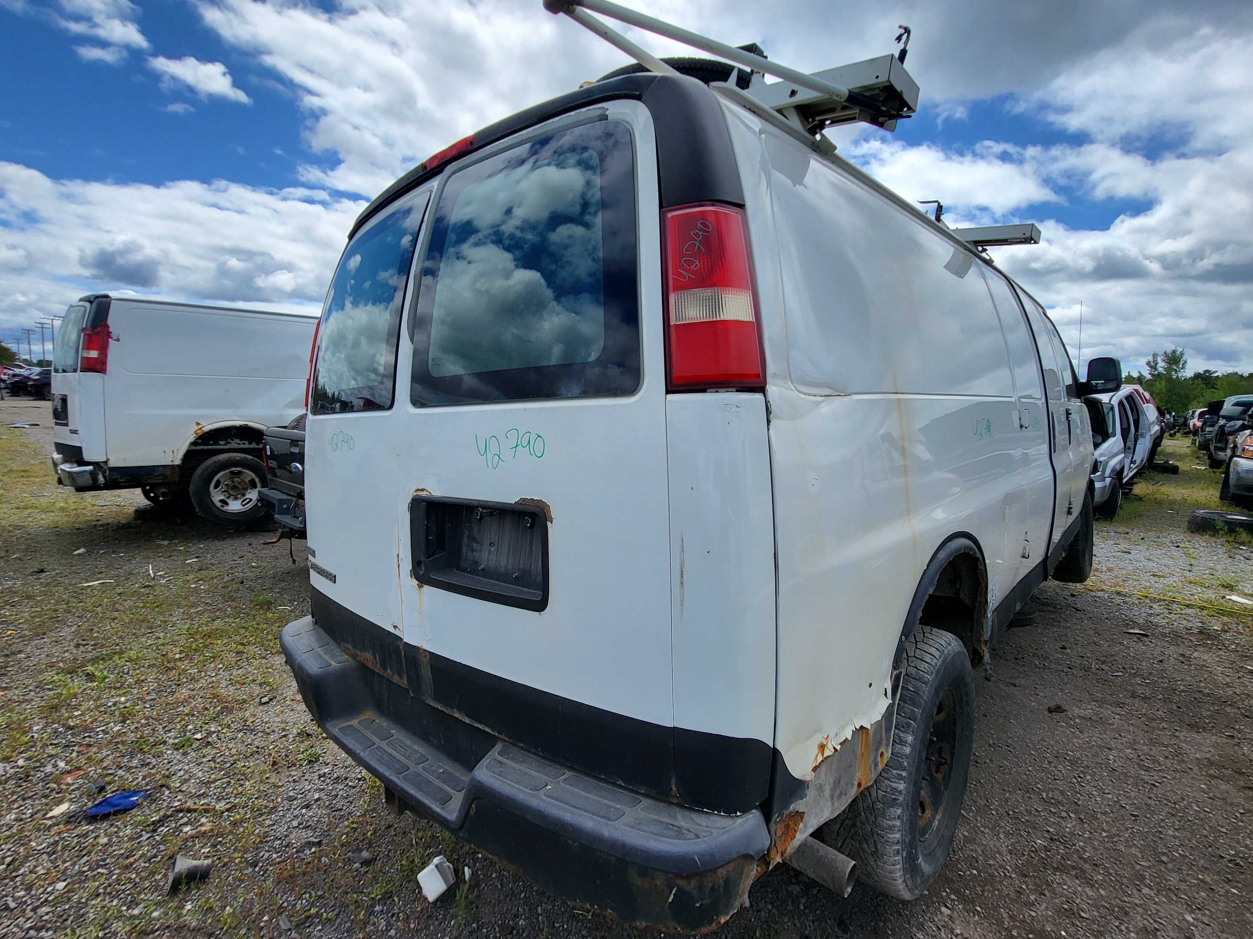CHEVROLET EXPRESS VAN 2010