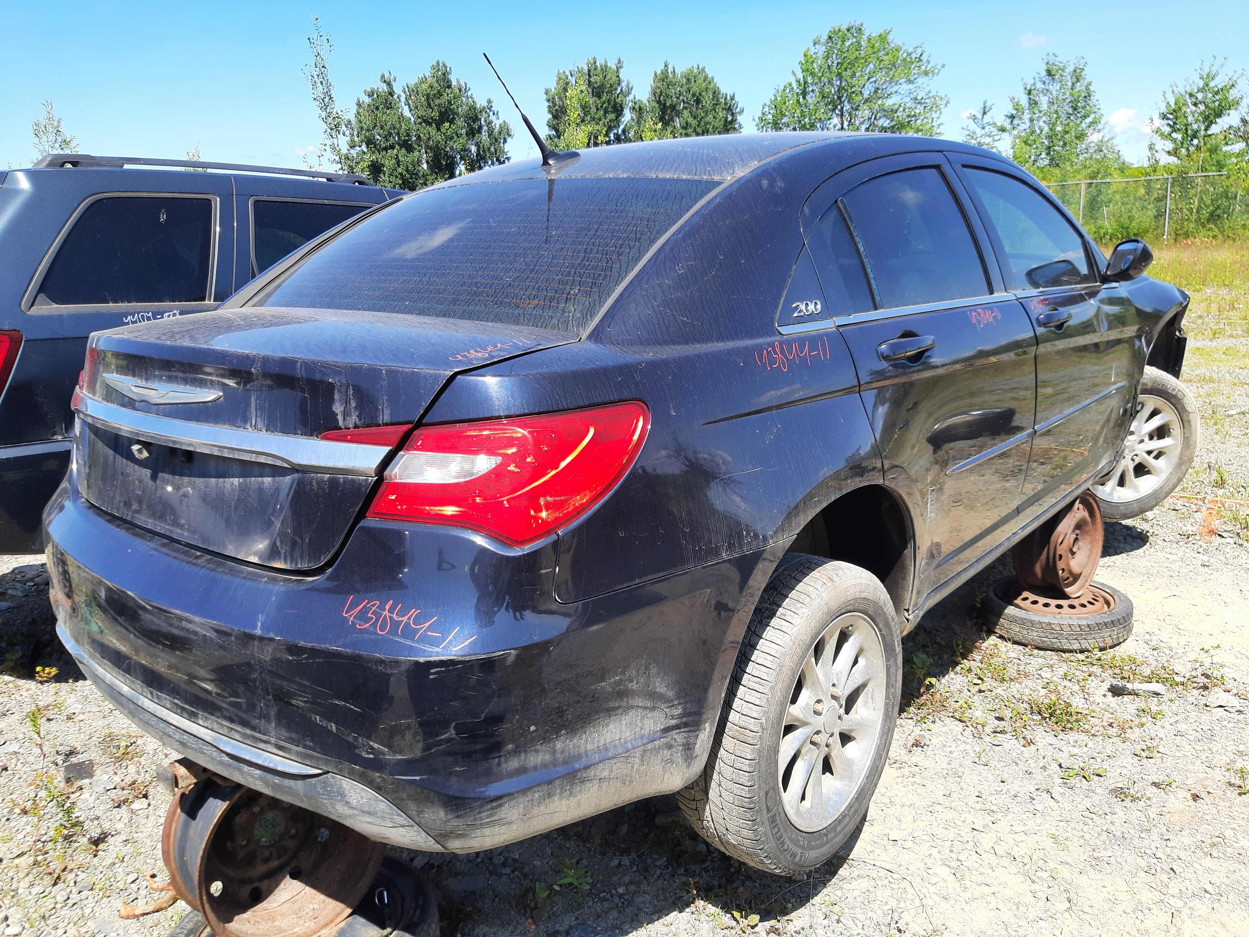 CHRYSLER 200 2011