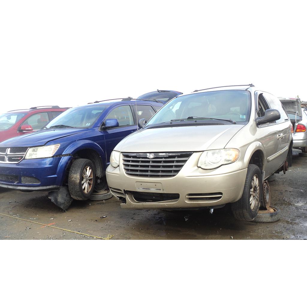 CHRYSLER TOWN & COUNTRY 2005