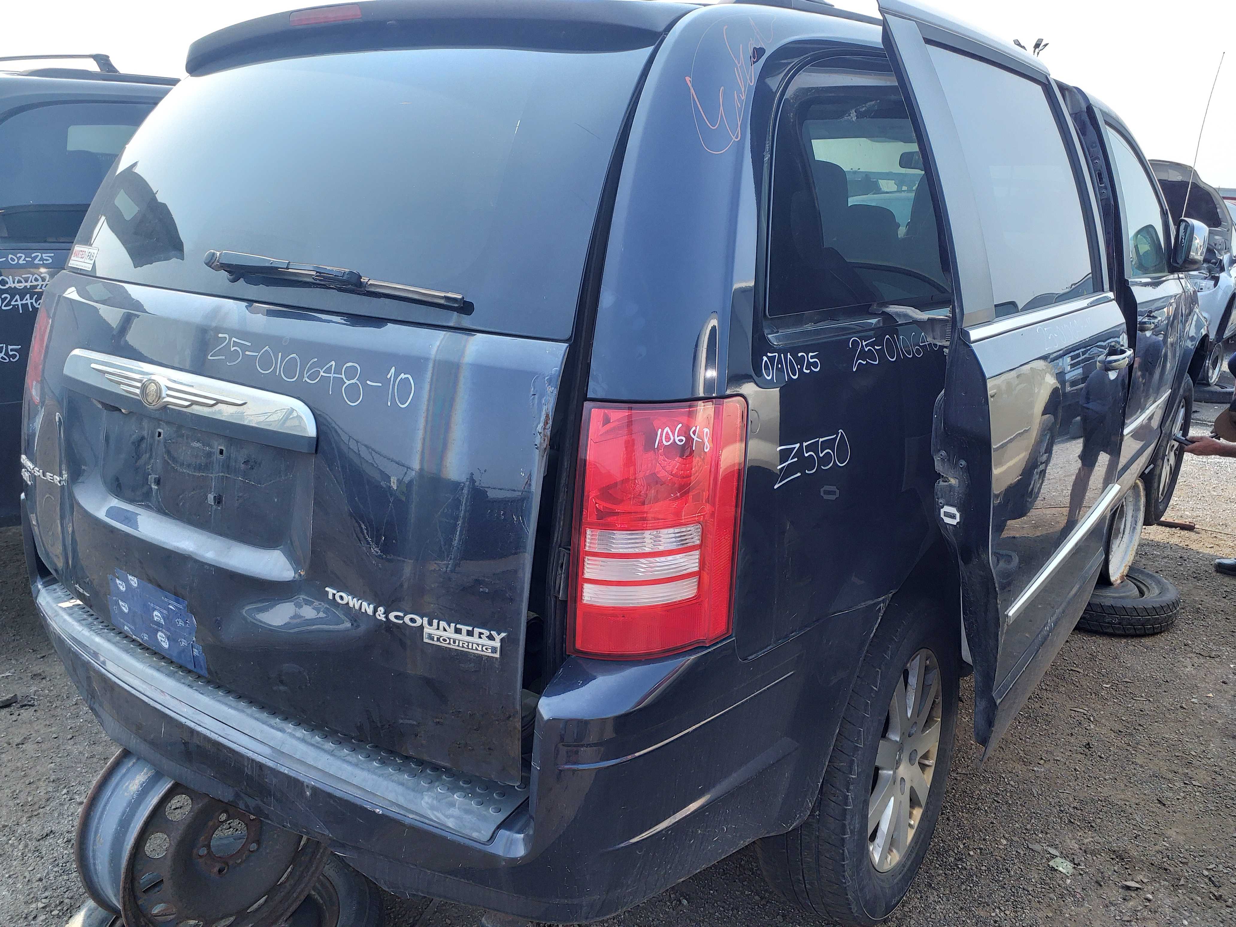 CHRYSLER TOWN &amp; COUNTRY 2010