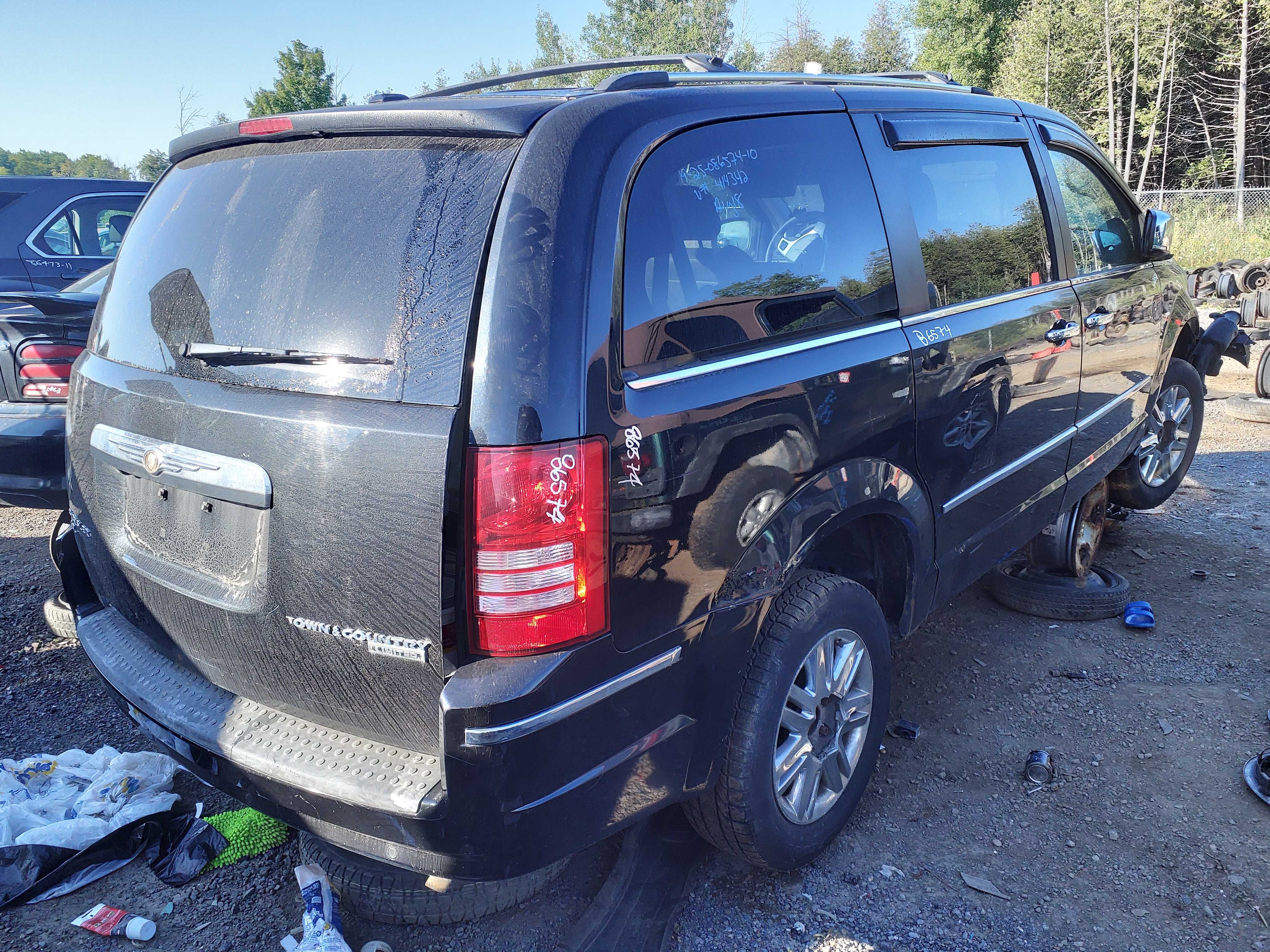 CHRYSLER TOWN &amp; COUNTRY 2010