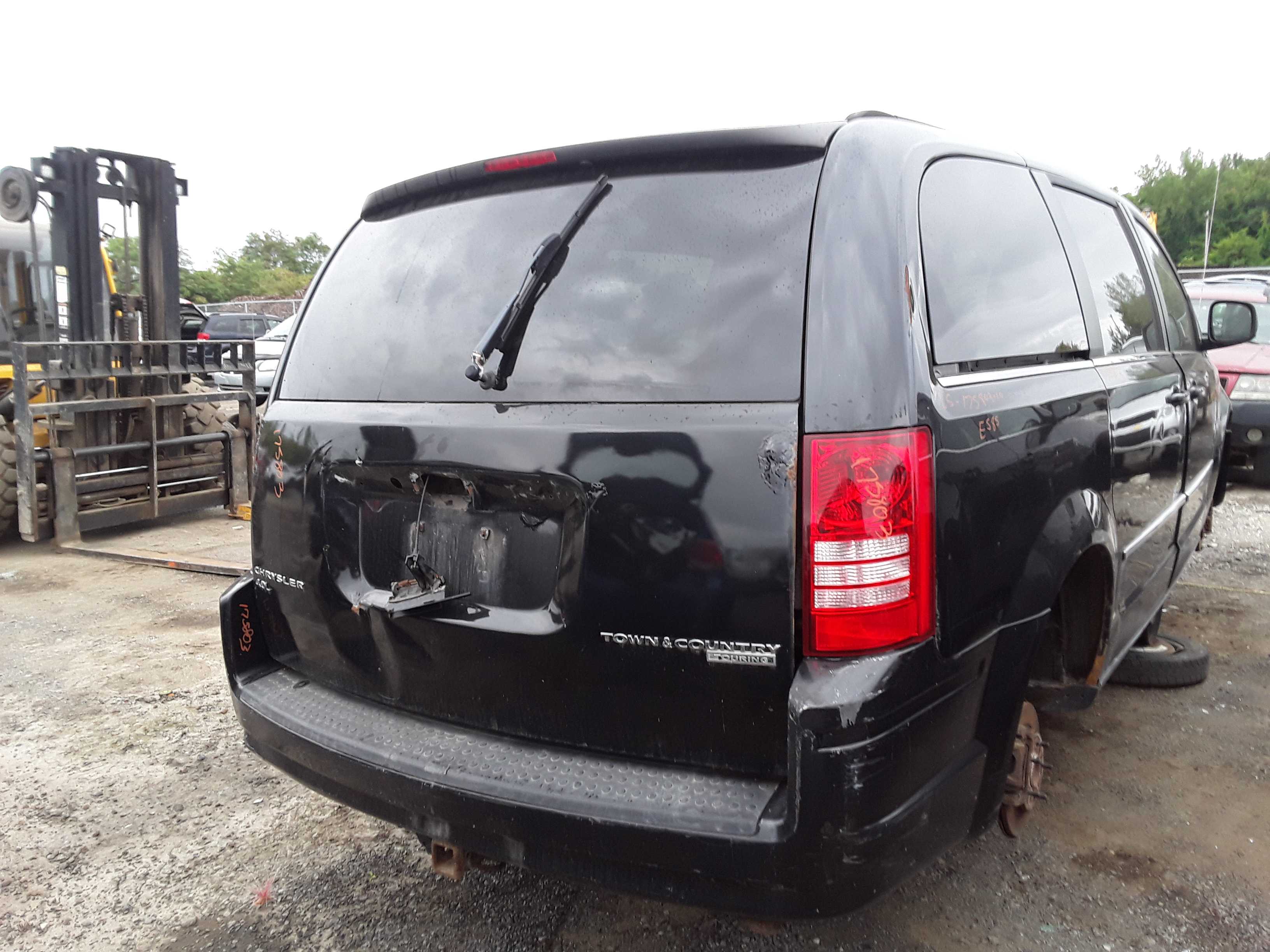 CHRYSLER TOWN &amp; COUNTRY 2010