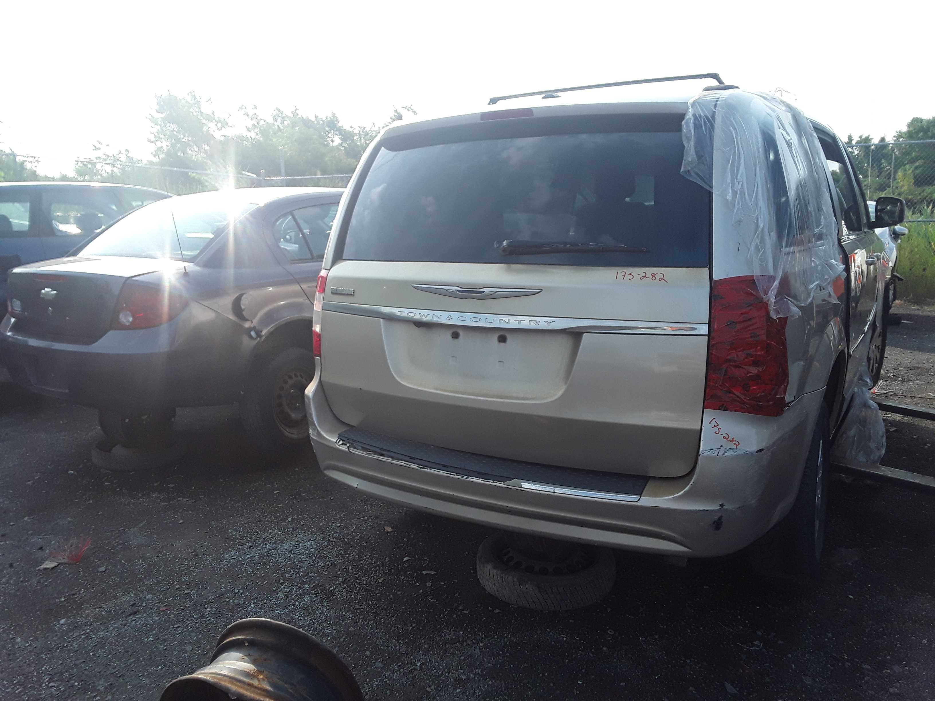 CHRYSLER TOWN &amp; COUNTRY 2014