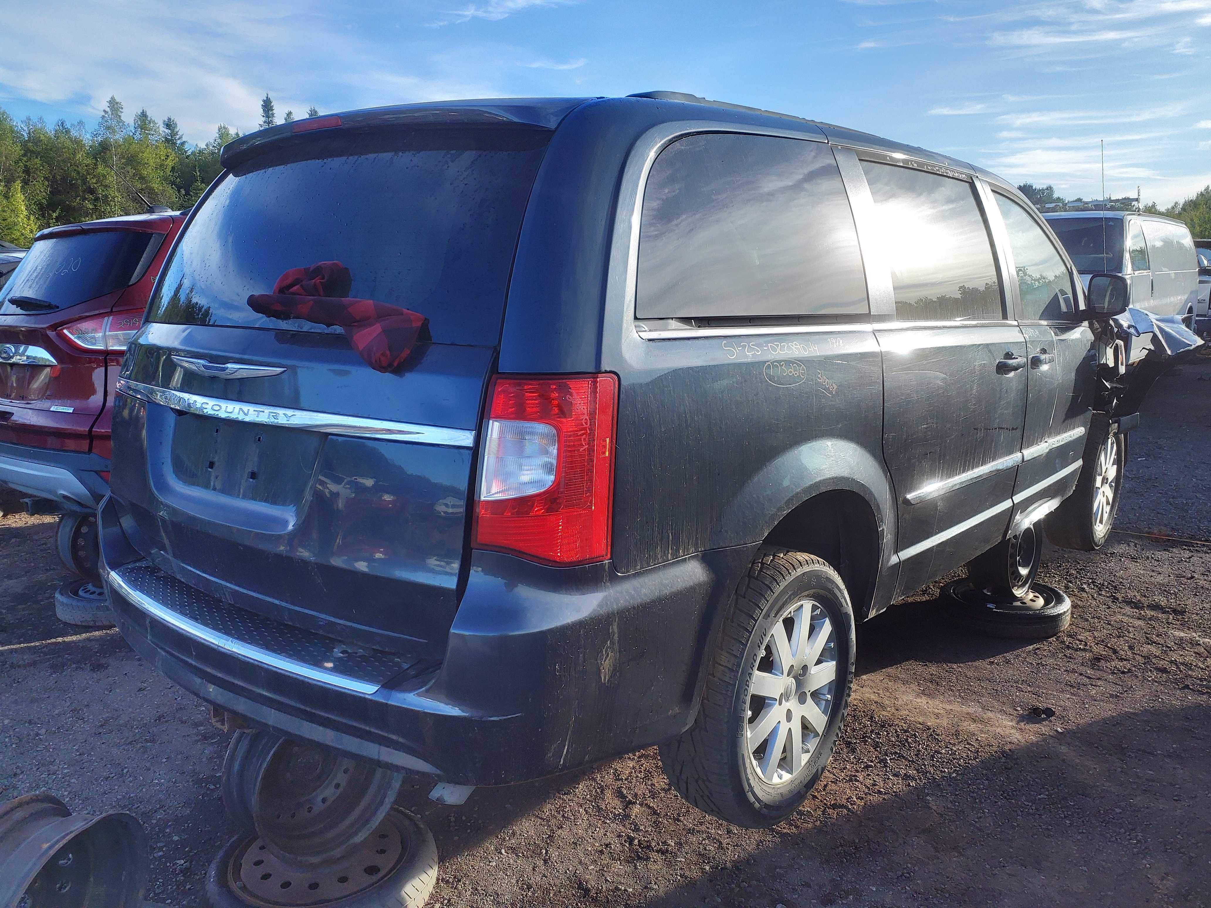 CHRYSLER TOWN &amp; COUNTRY 2014