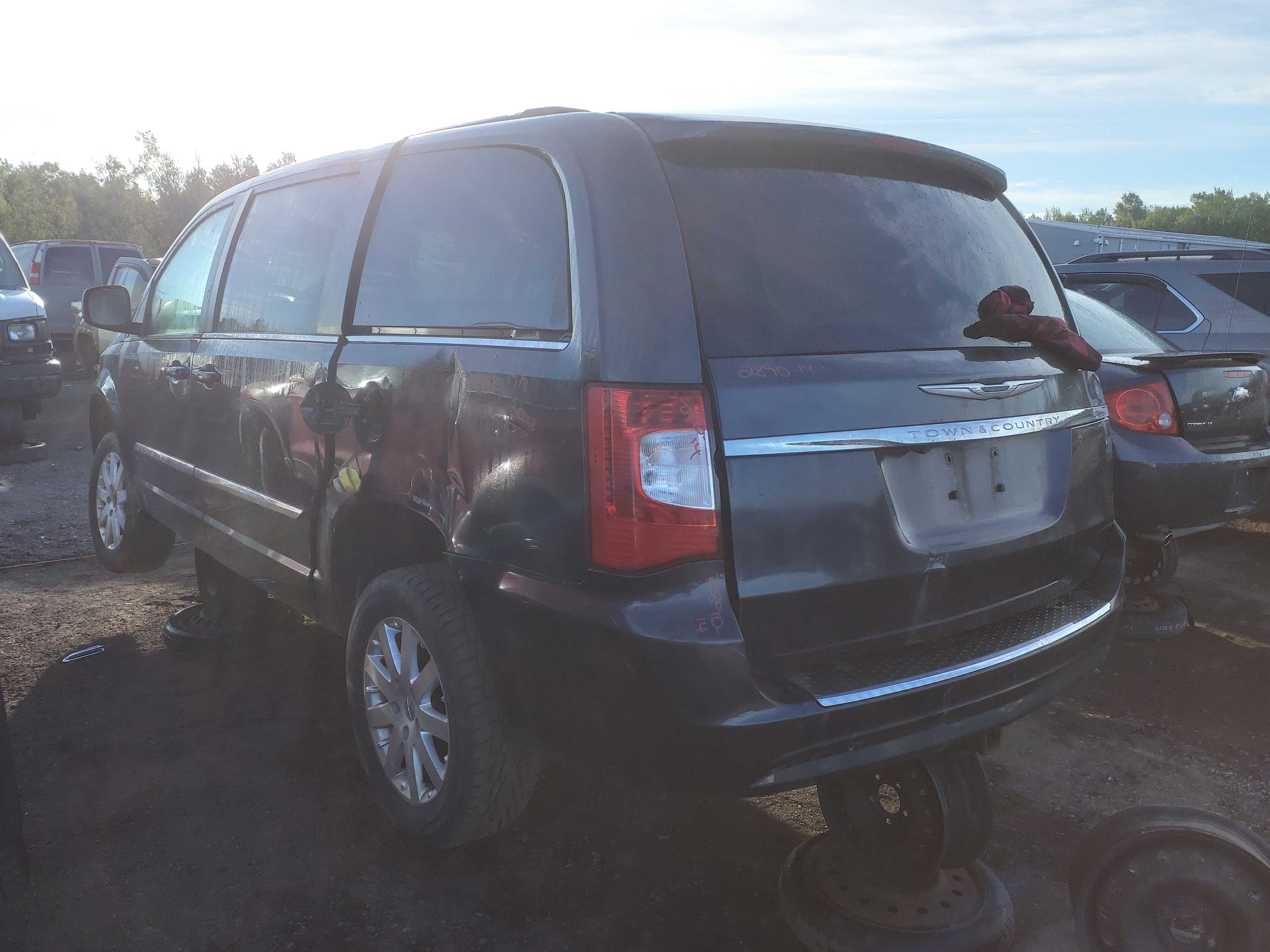 CHRYSLER TOWN &amp; COUNTRY 2014