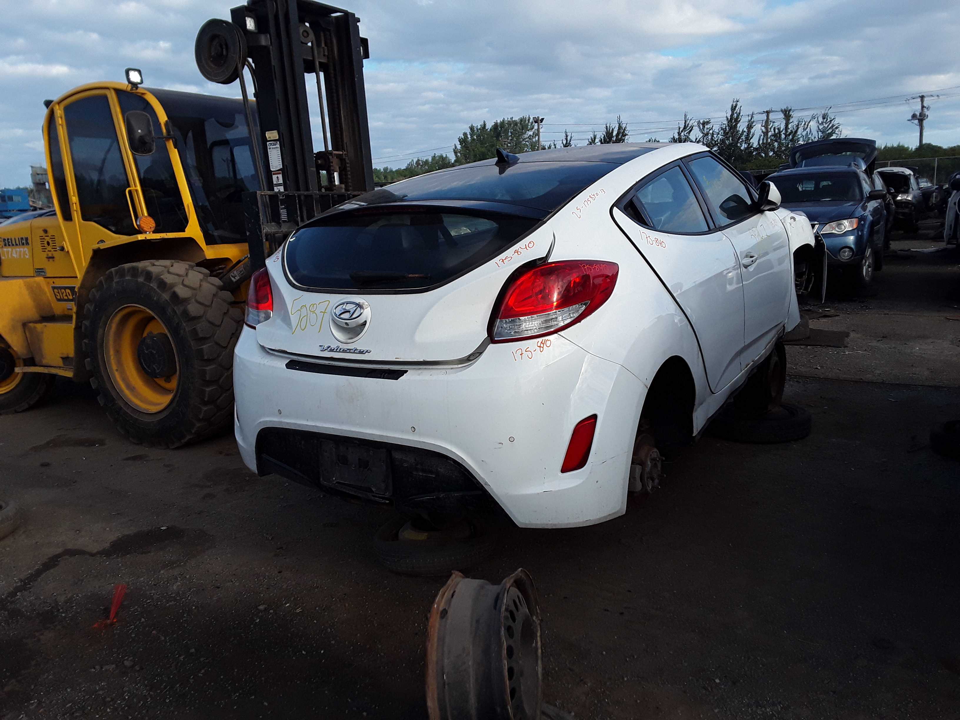 HYUNDAI VELOSTER 2013