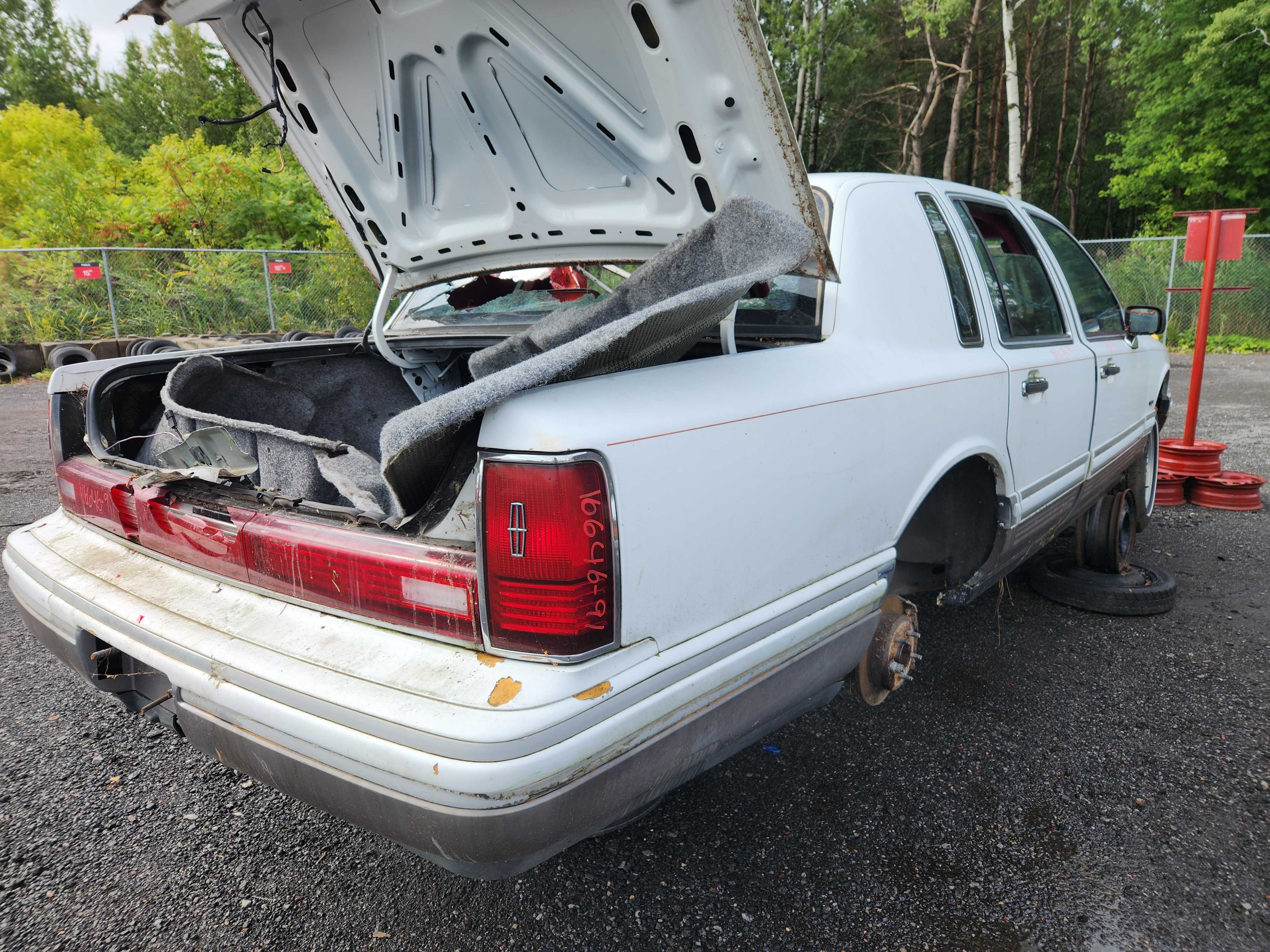 LINCOLN TOWN CAR 1991