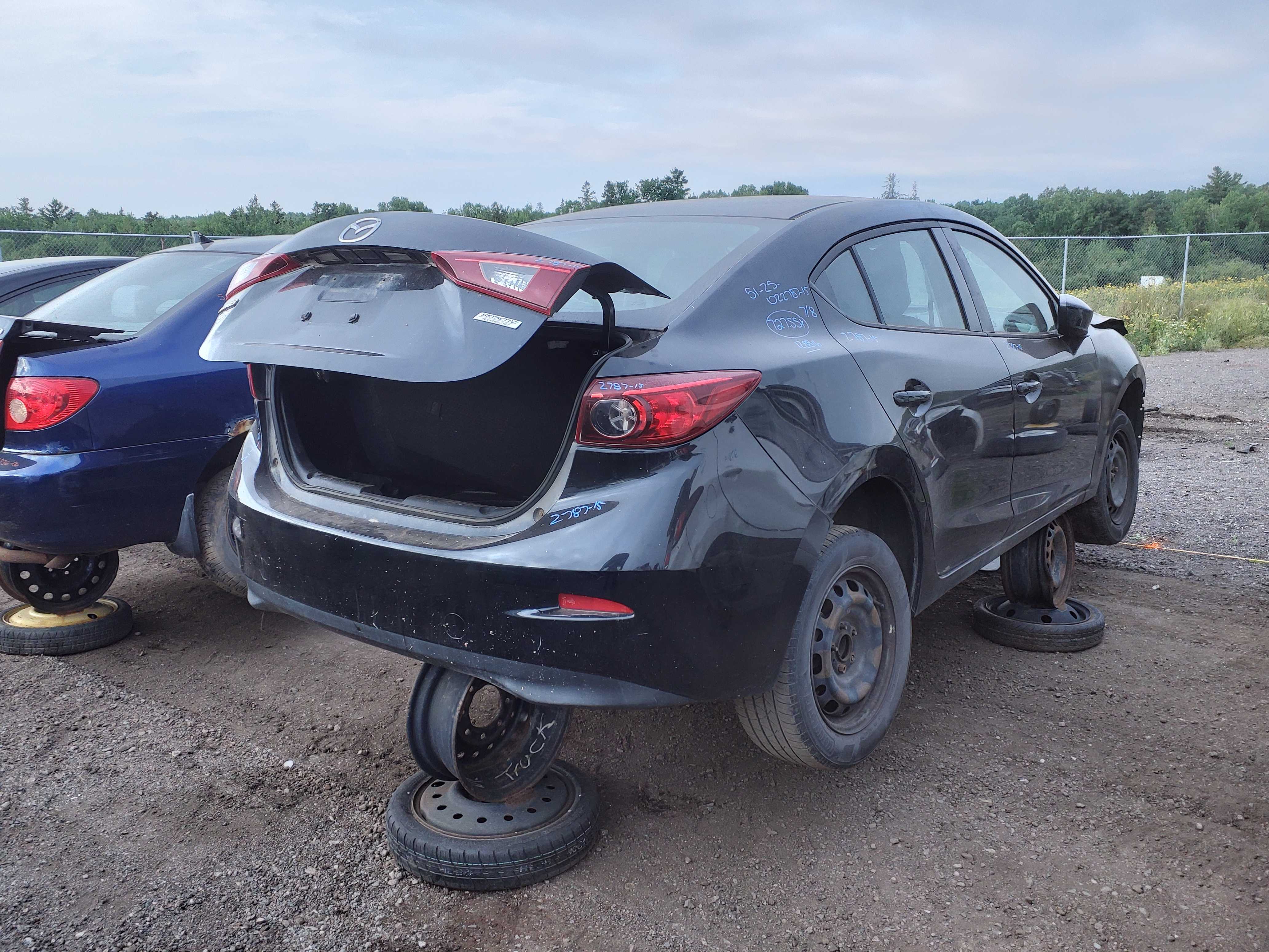 MAZDA MAZDA3 2015