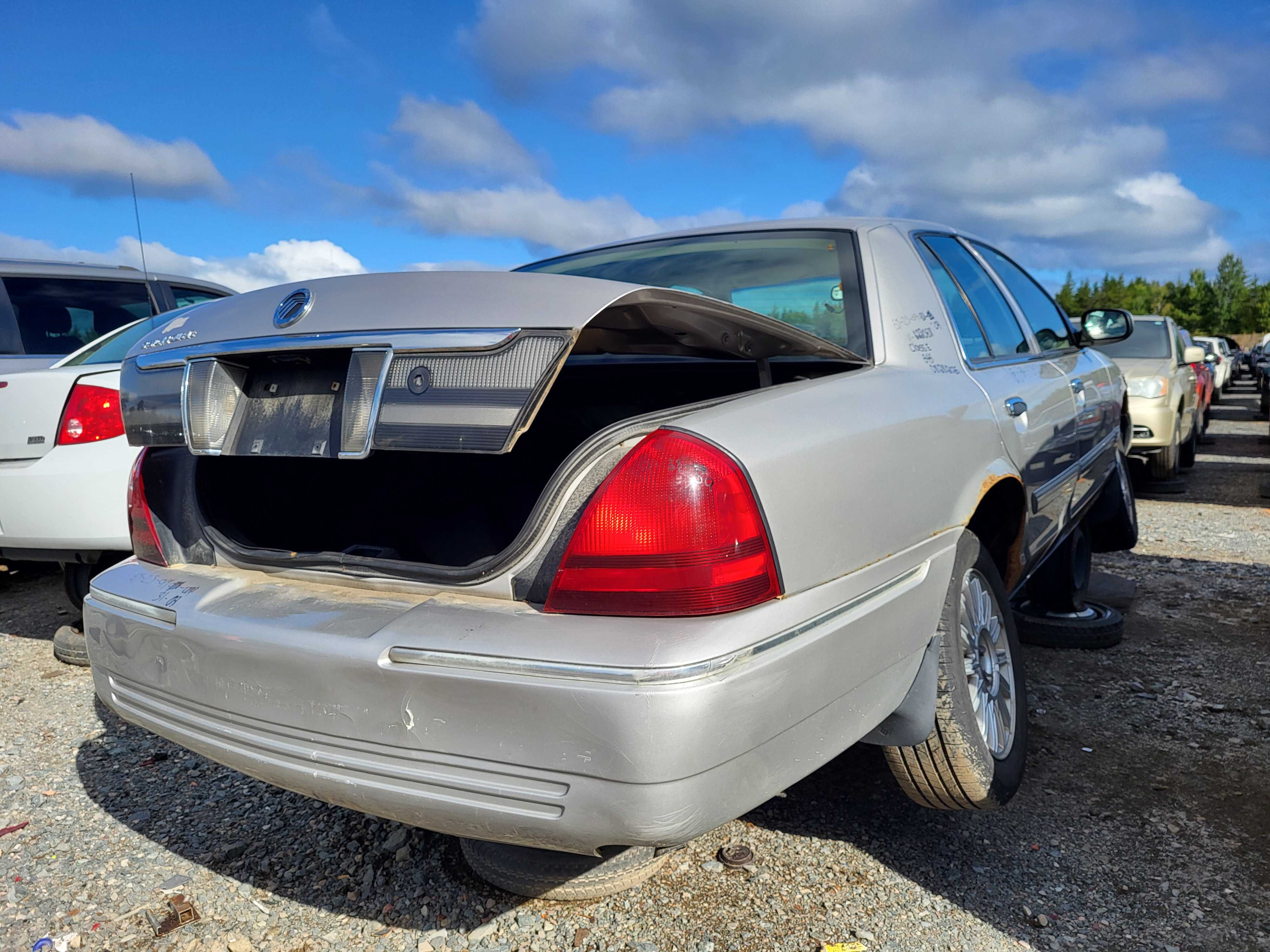 MERCURY GRAND MARQUIS 2009