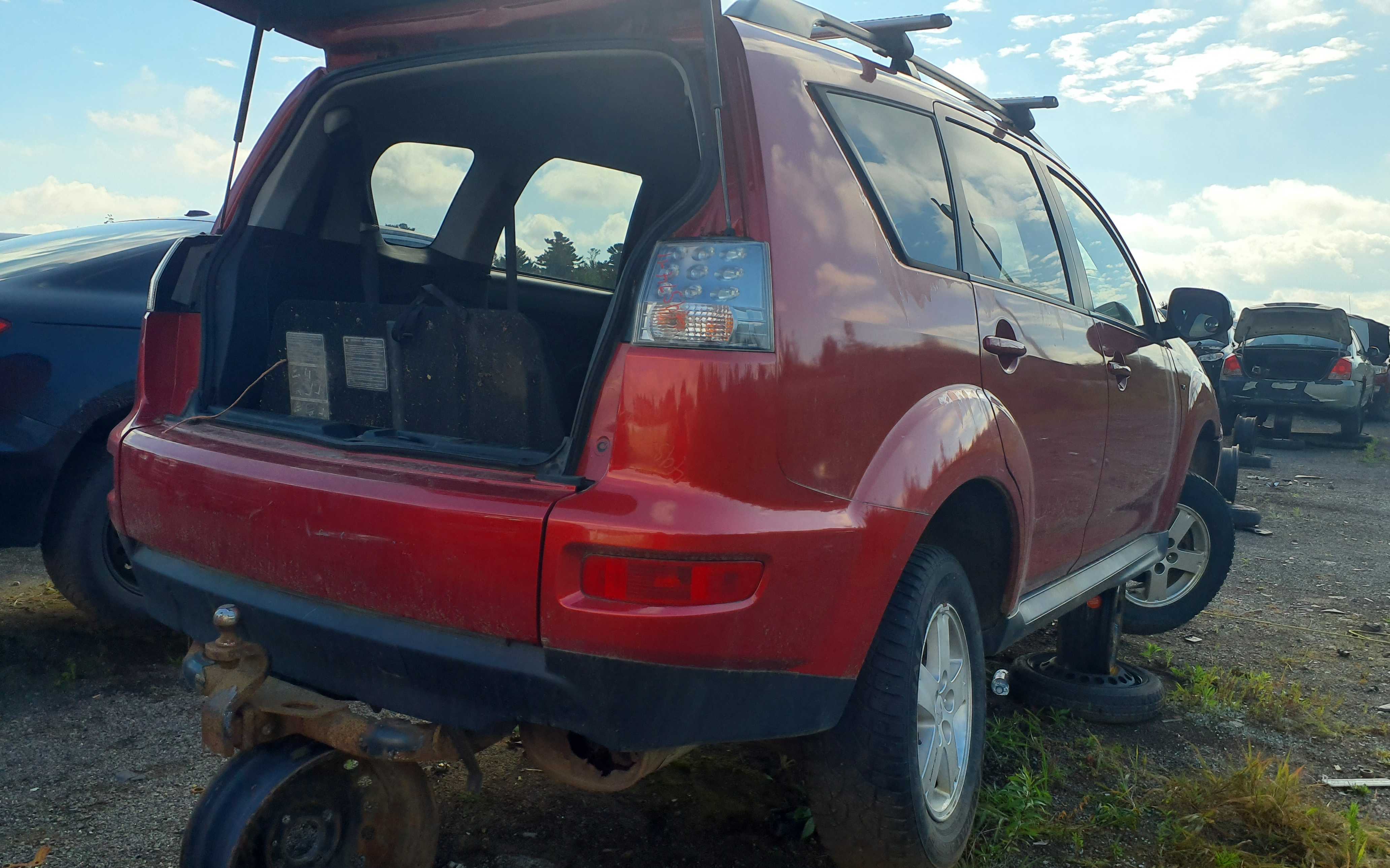 MITSUBISHI OUTLANDER 2011