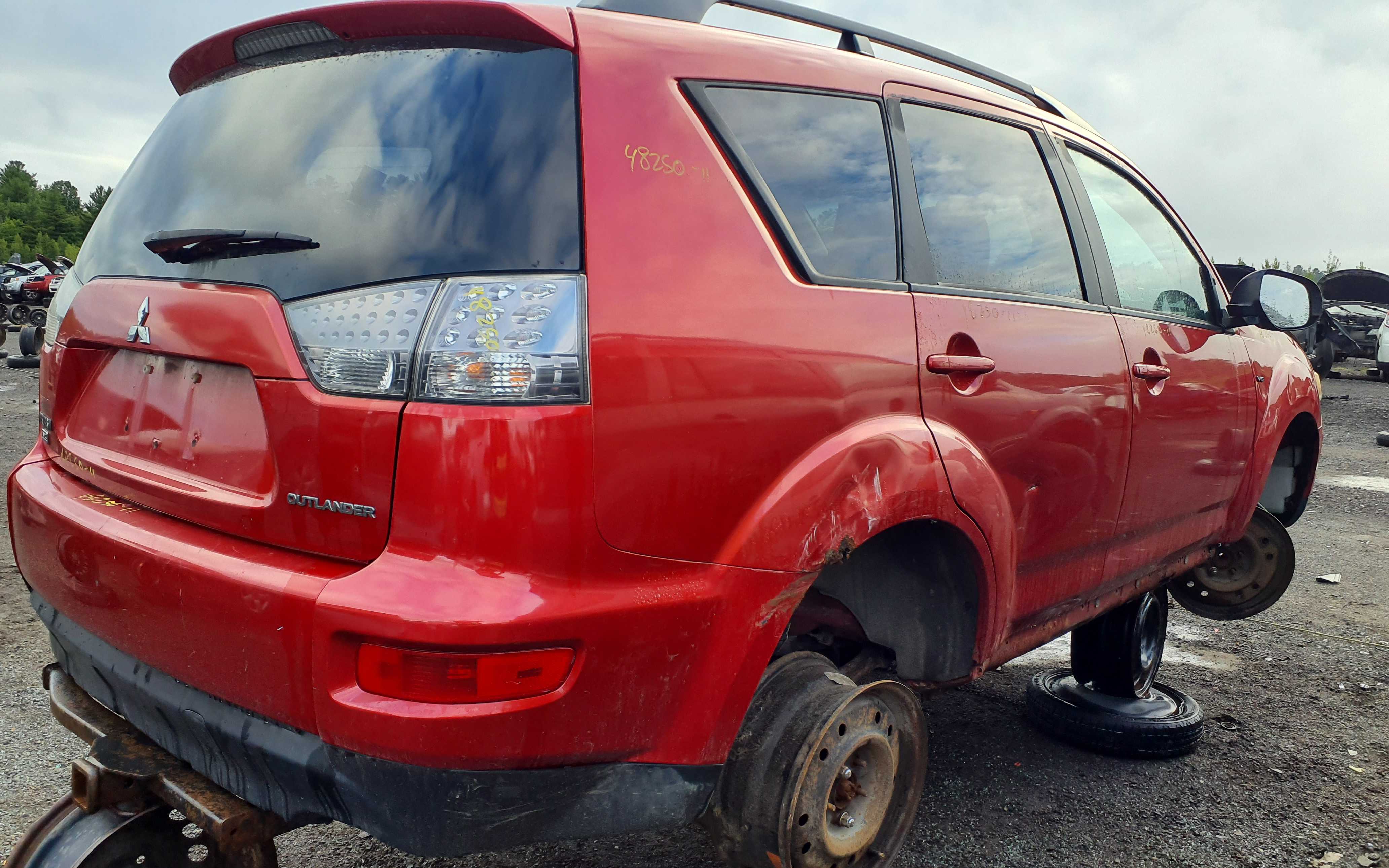 MITSUBISHI OUTLANDER 2011