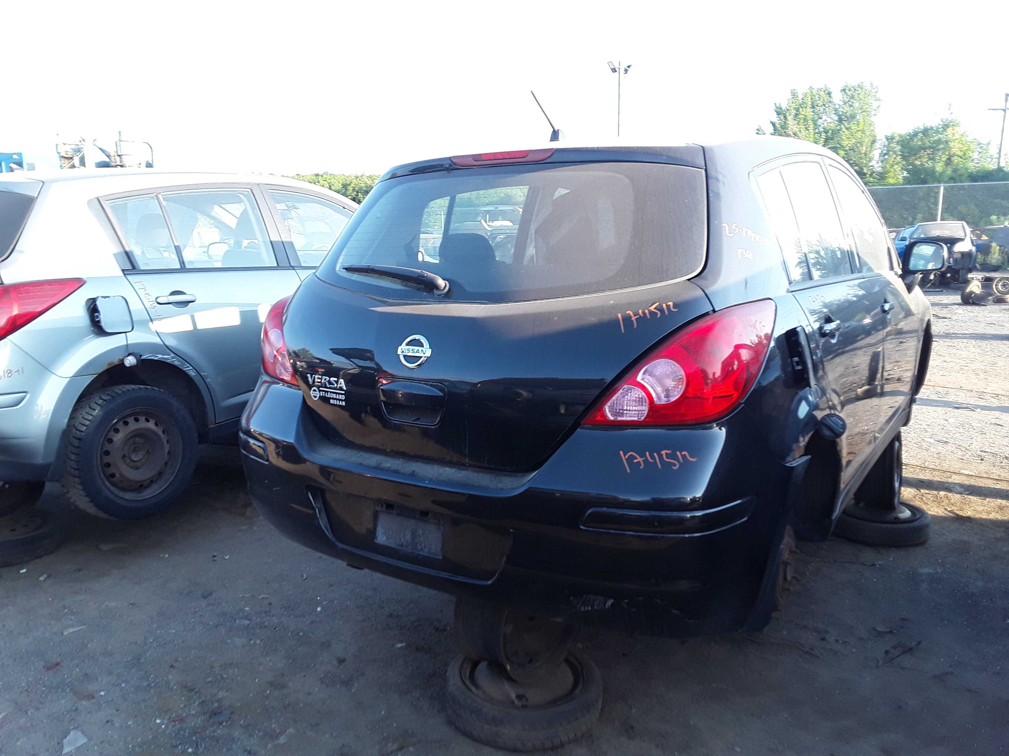 NISSAN VERSA 2010