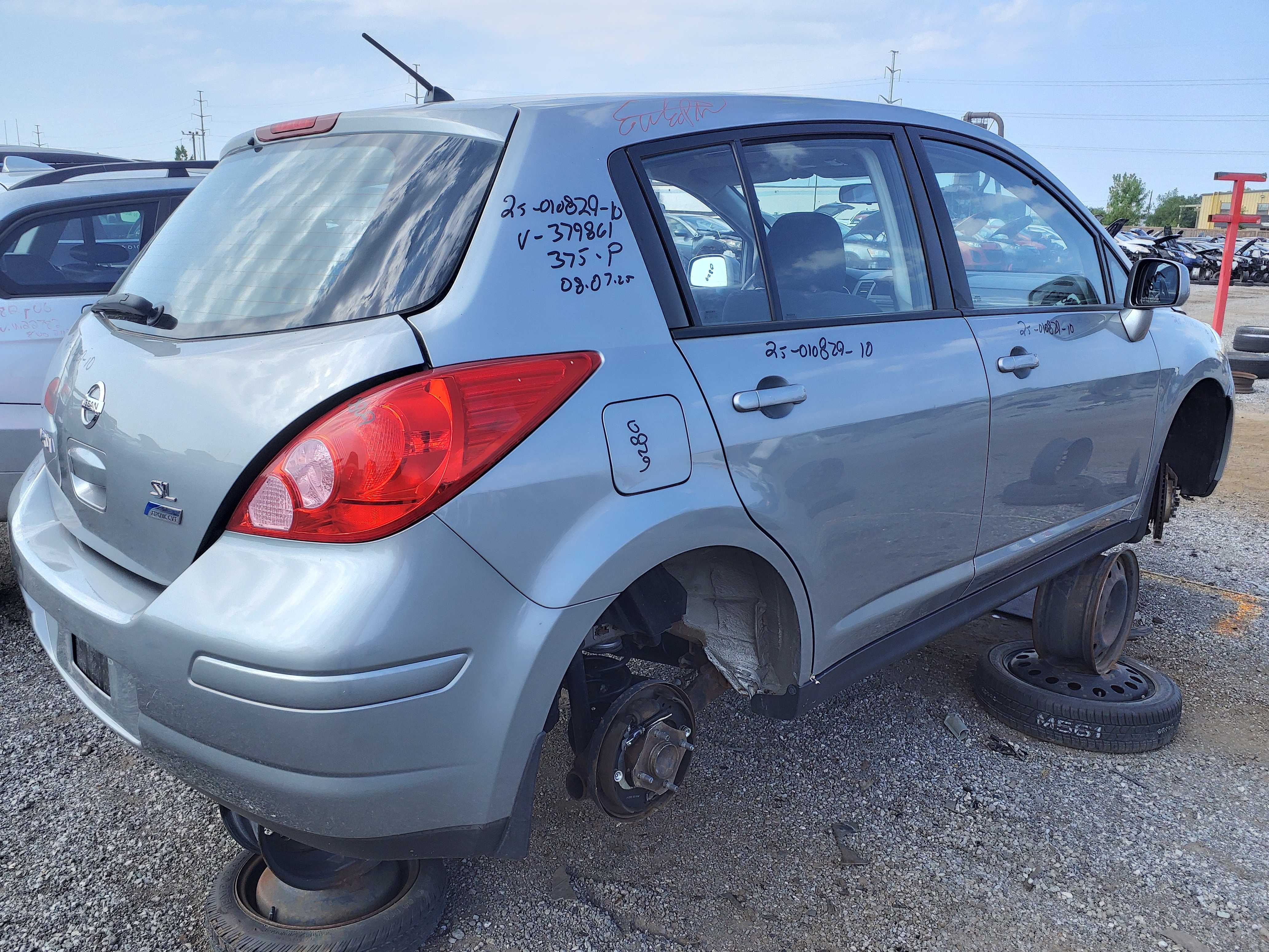NISSAN VERSA 2010
