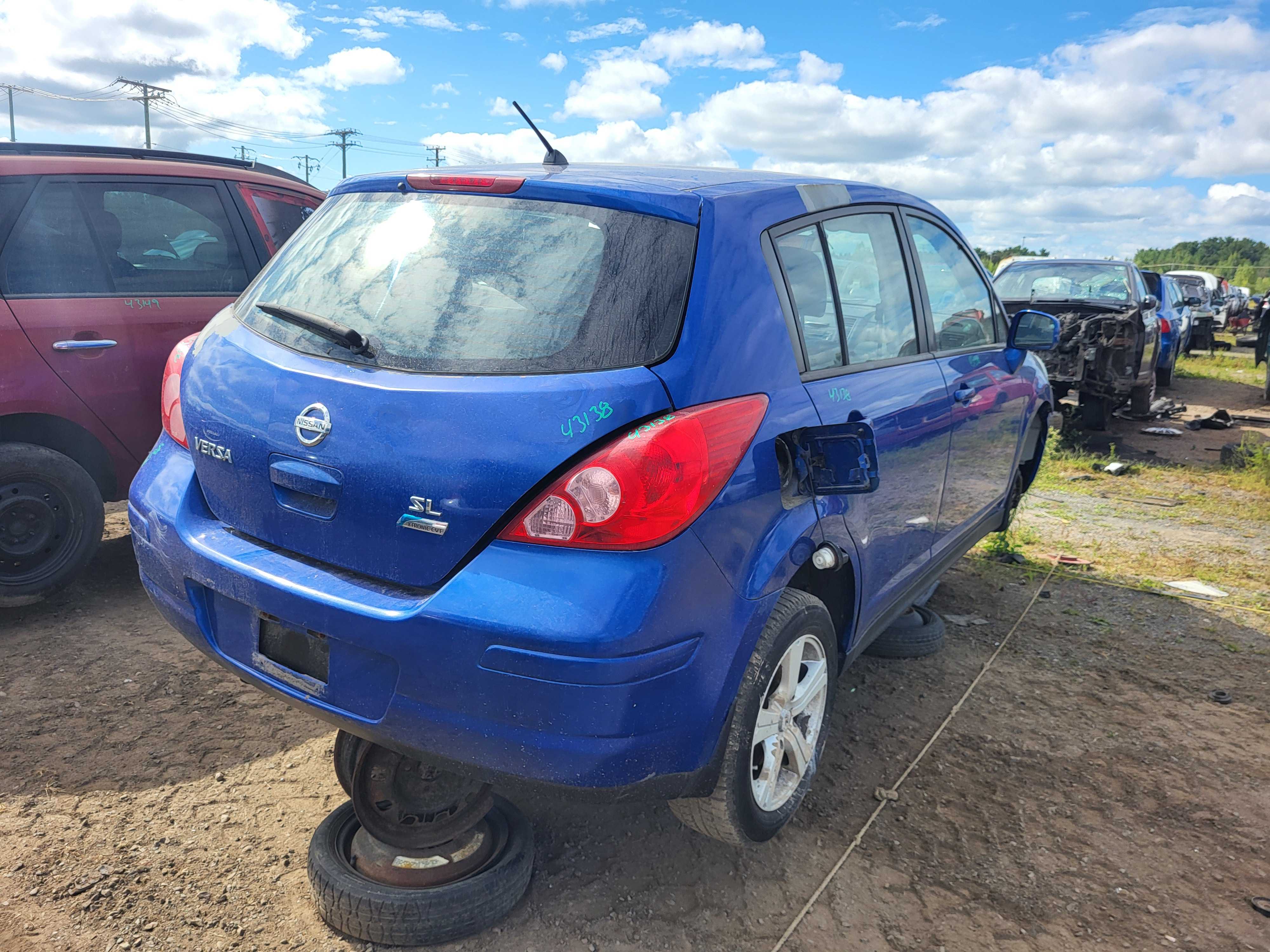 NISSAN VERSA 2010