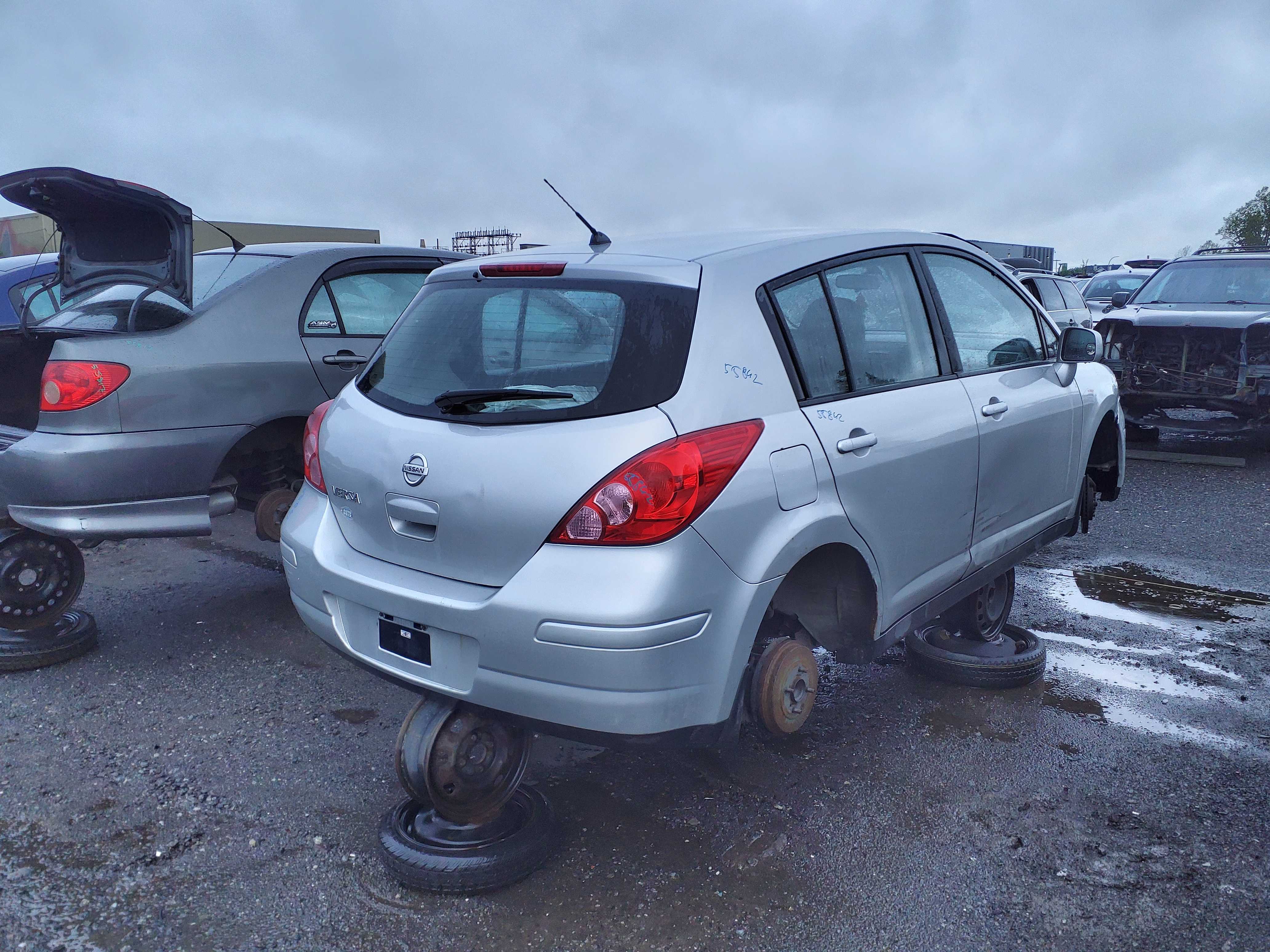 NISSAN VERSA 2010