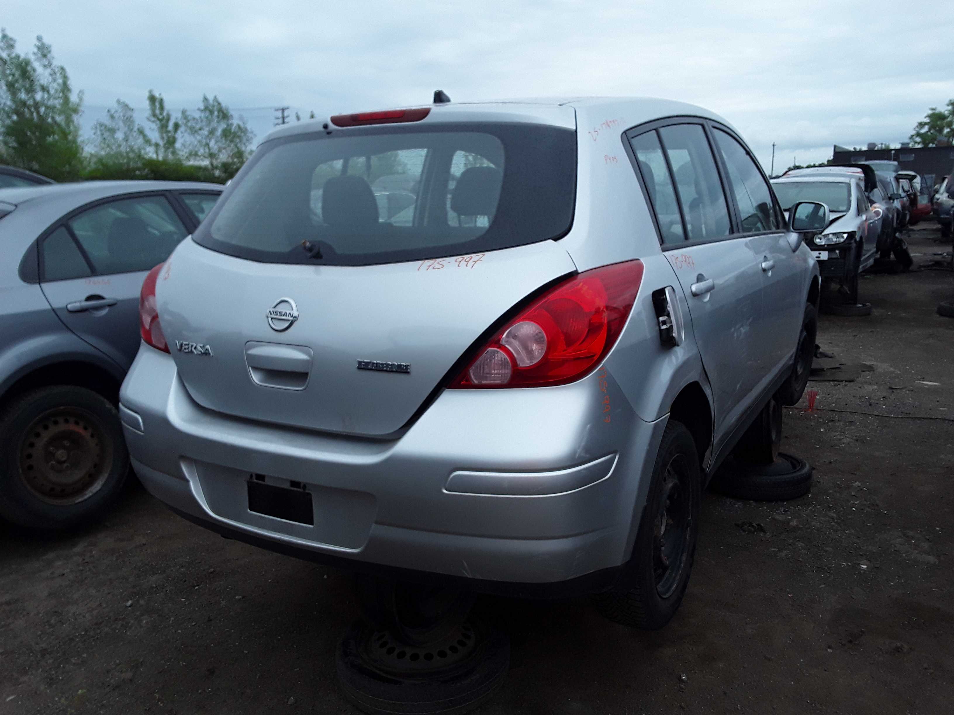 NISSAN VERSA 2011