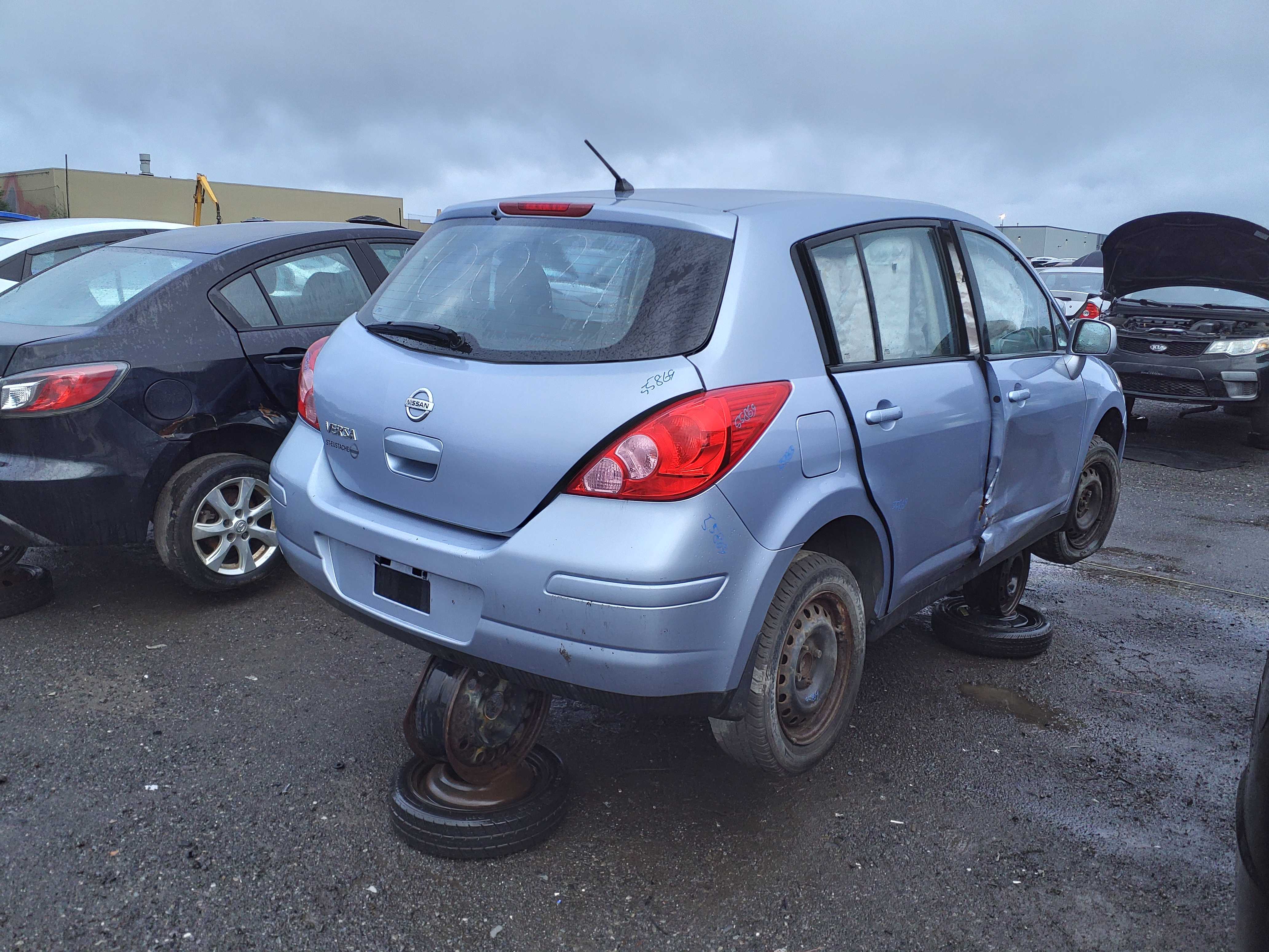 NISSAN VERSA 2011