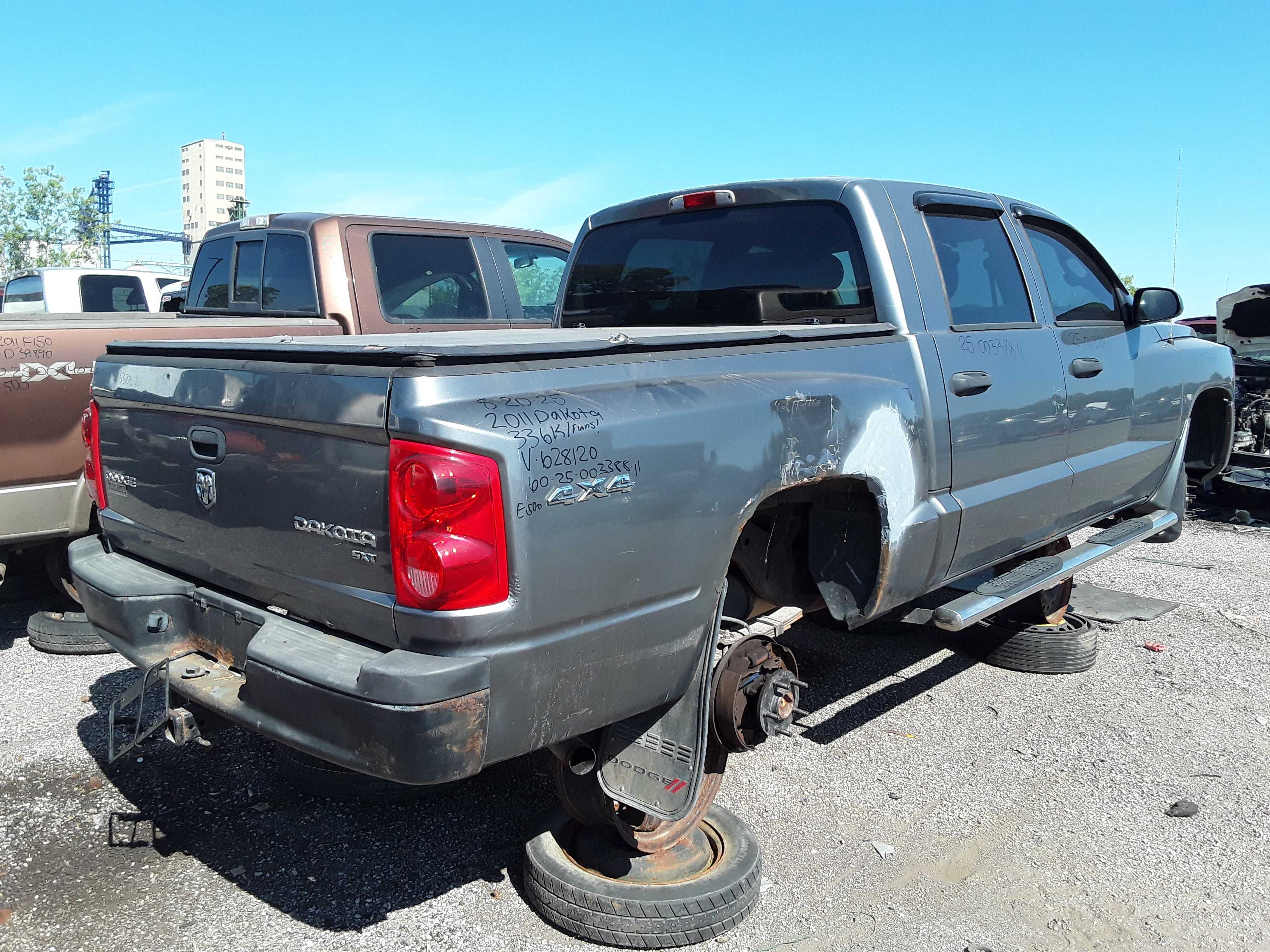 RAM DAKOTA 2011