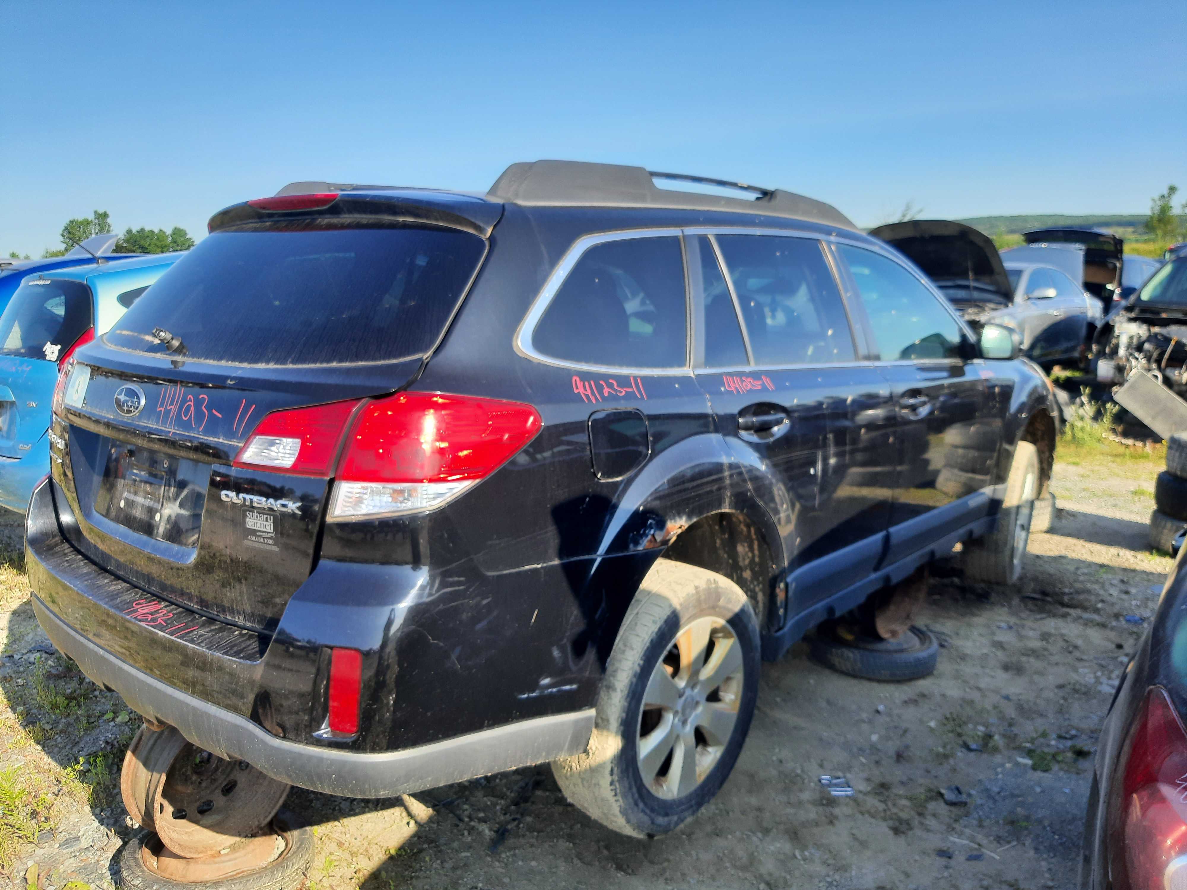 SUBARU OUTBACK 2011