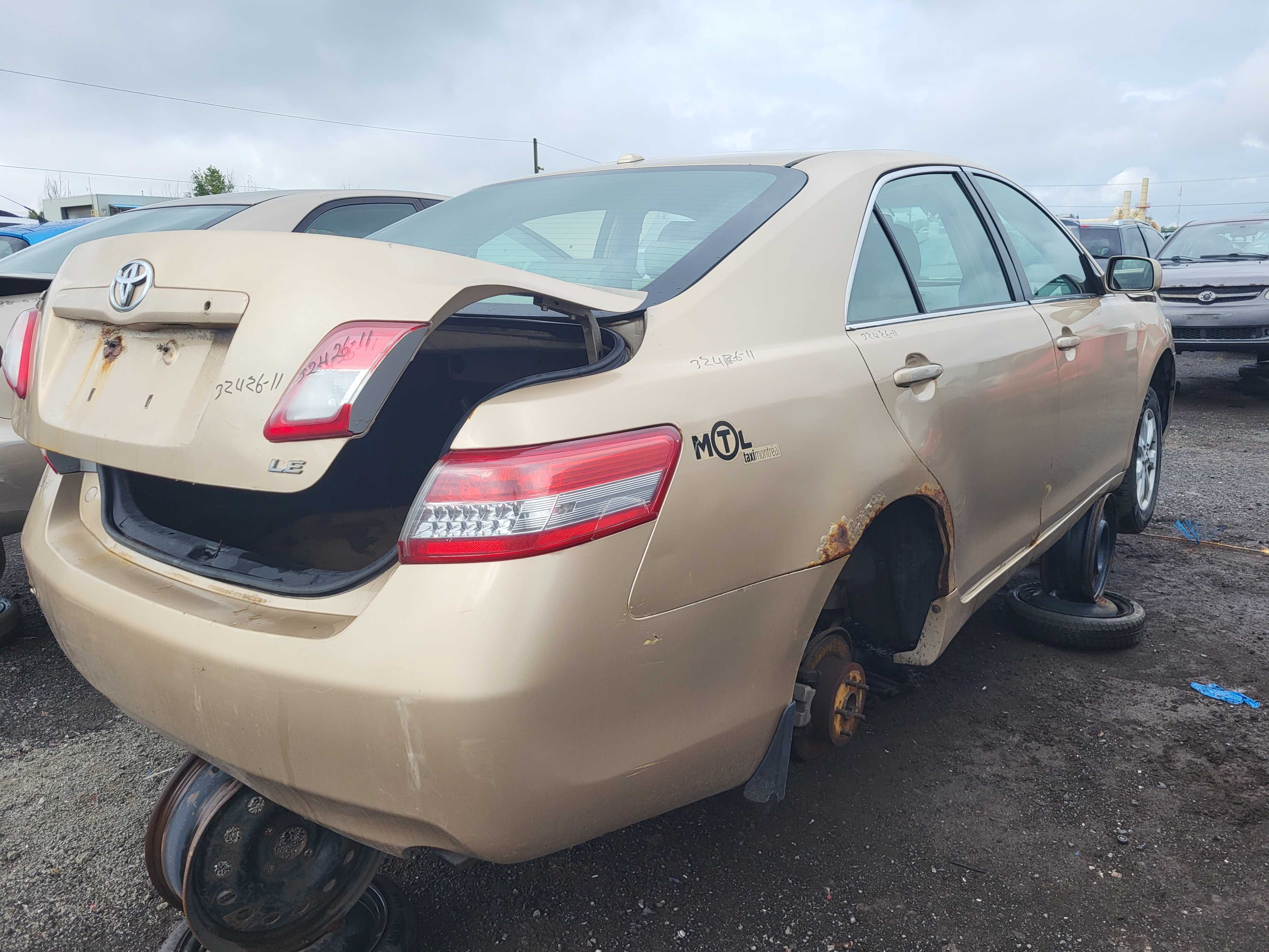TOYOTA CAMRY 2011