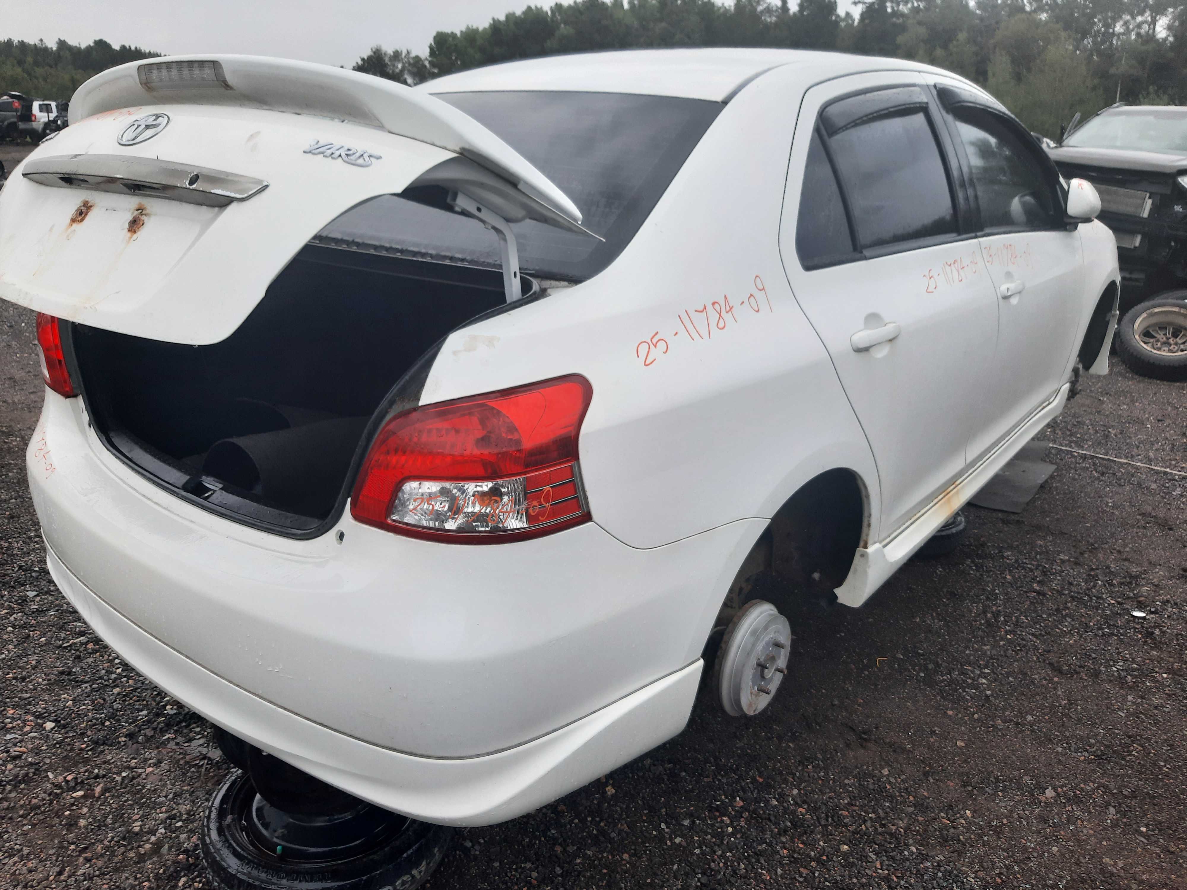 TOYOTA YARIS 2009