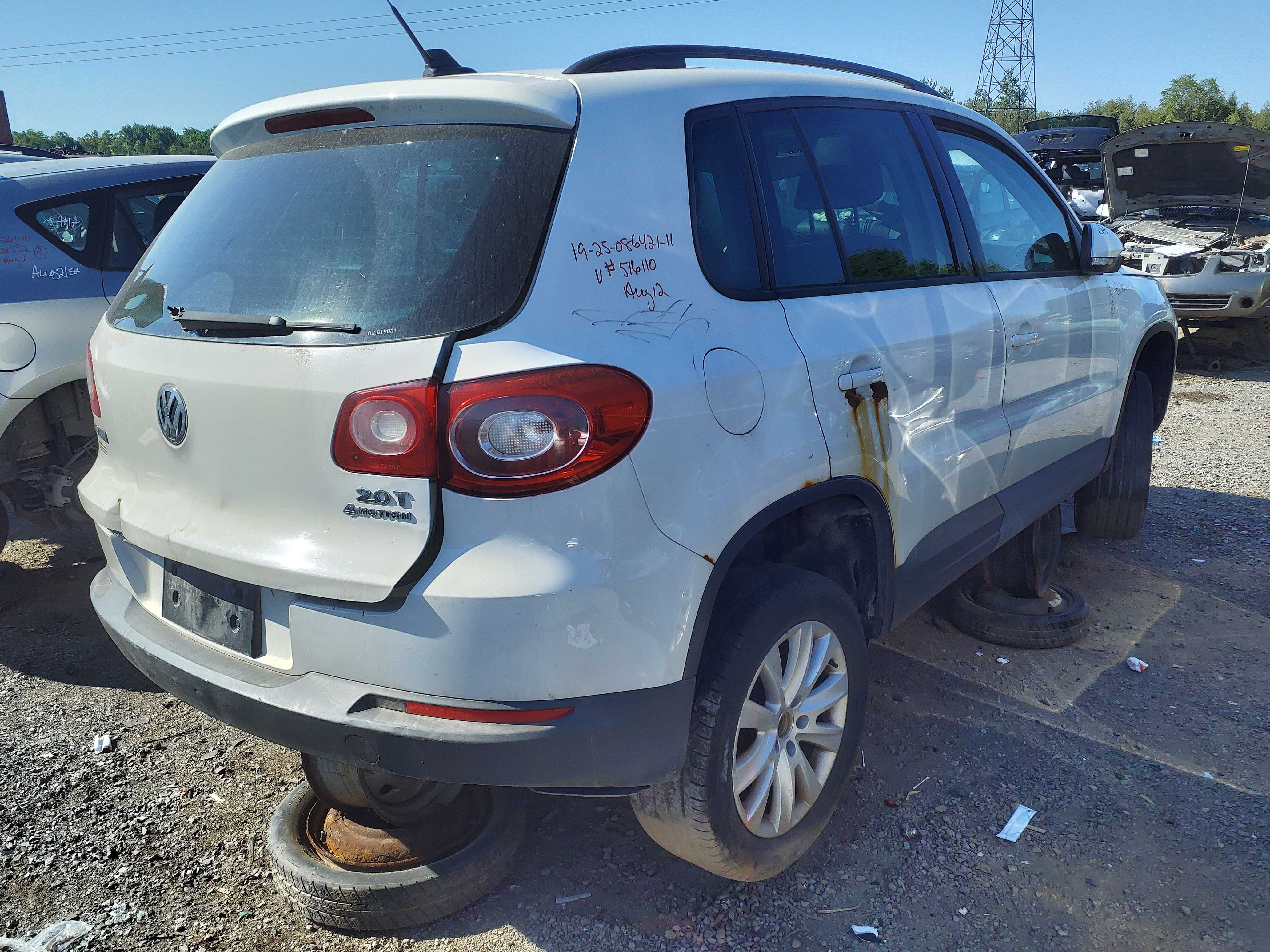 VOLKSWAGEN TIGUAN 2011
