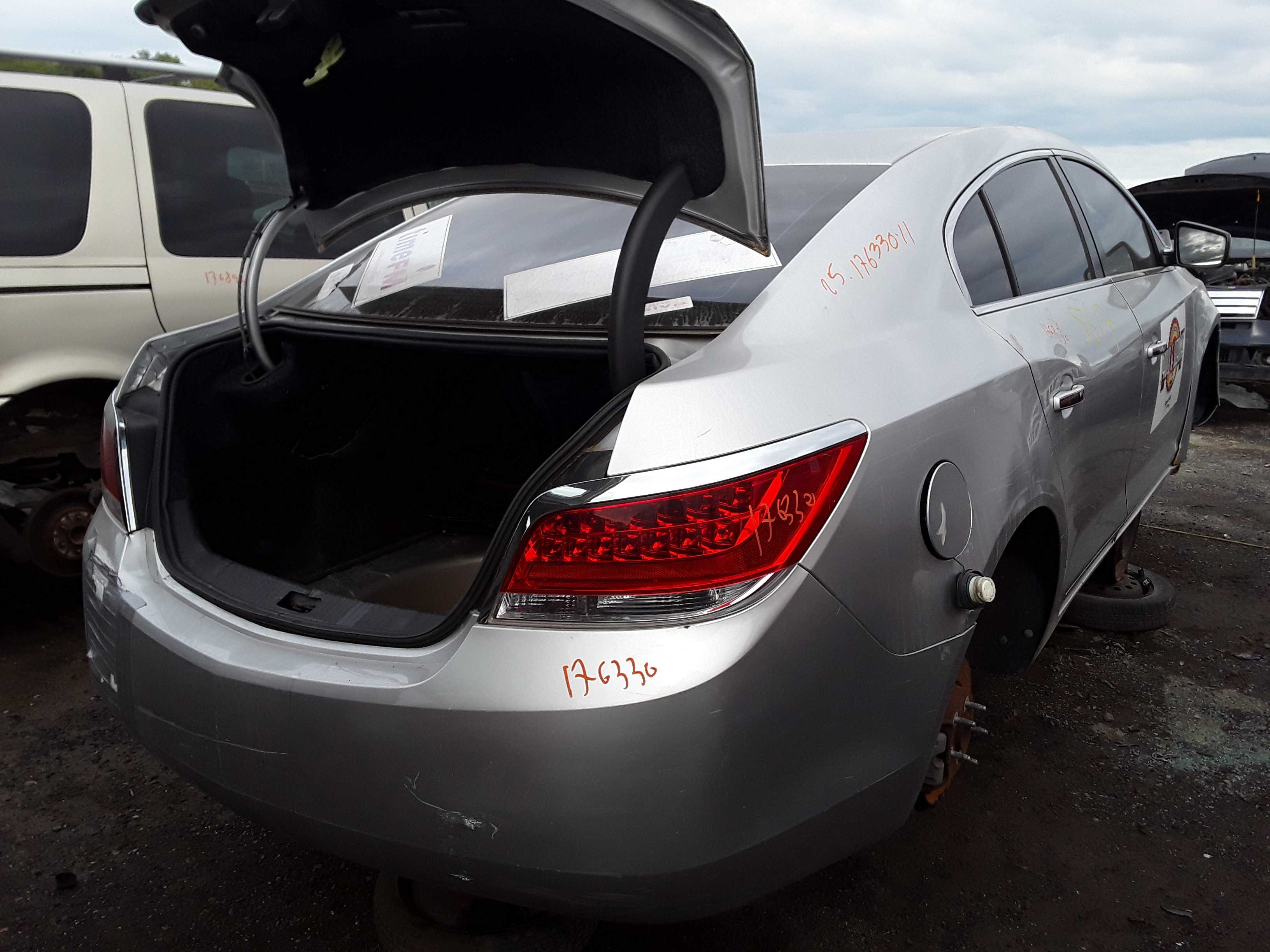 BUICK LACROSSE 2011