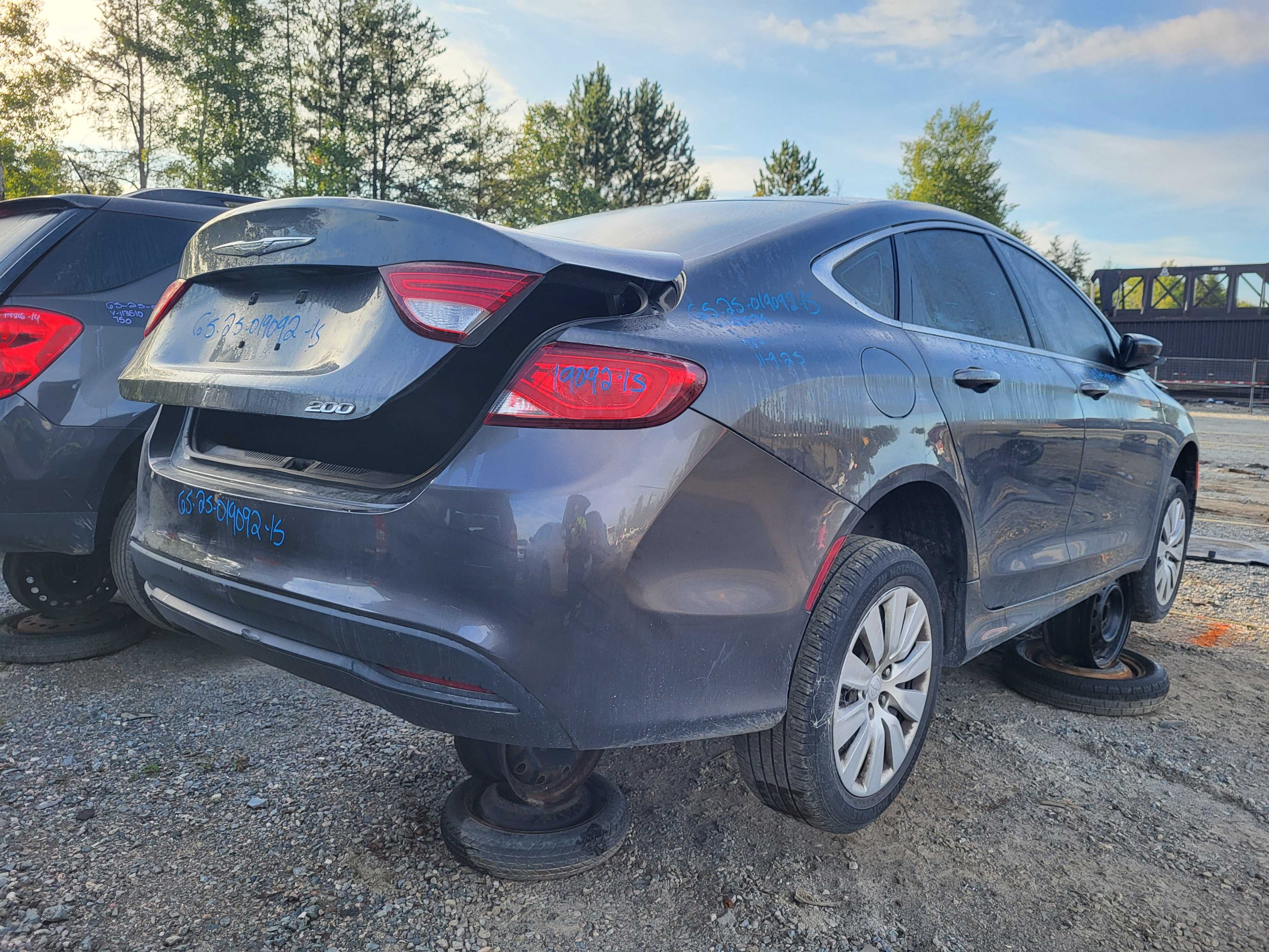 CHRYSLER 200 2015