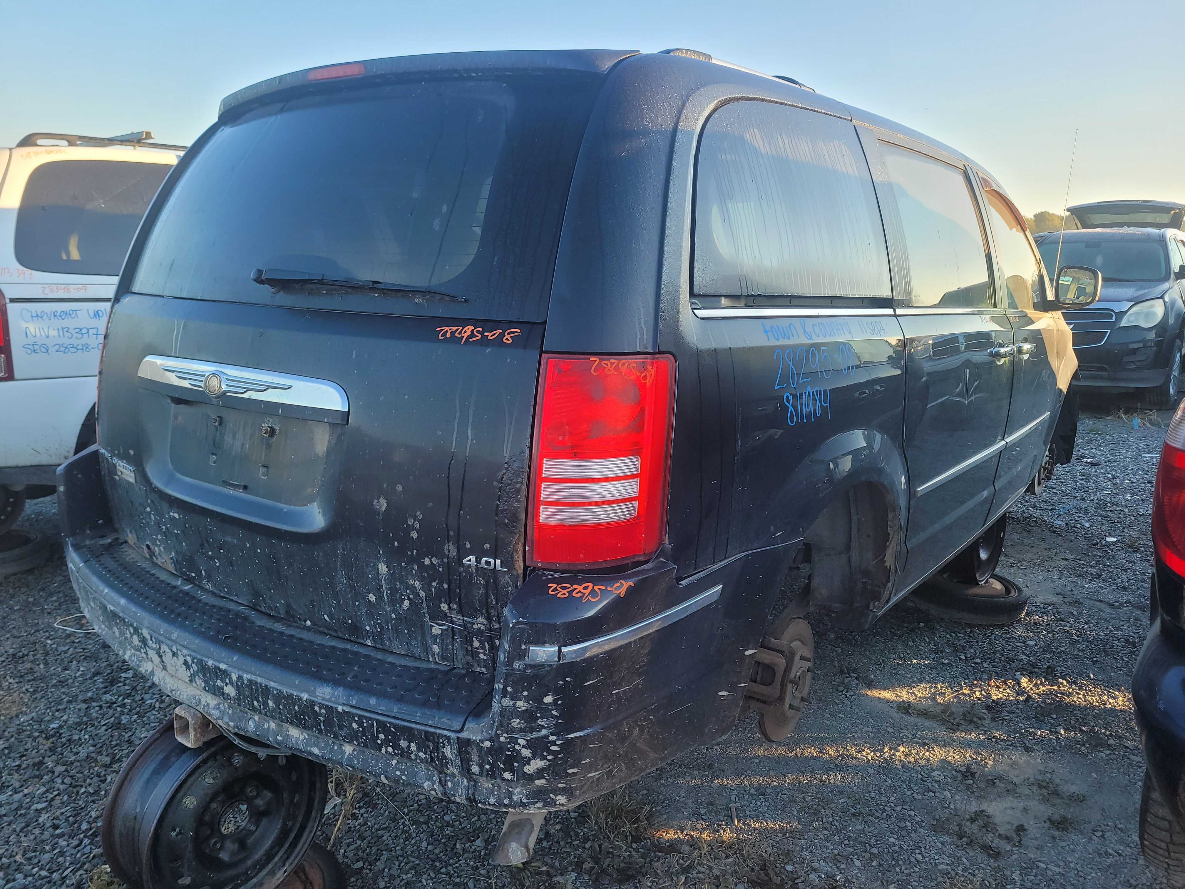CHRYSLER TOWN &amp; COUNTRY 2008