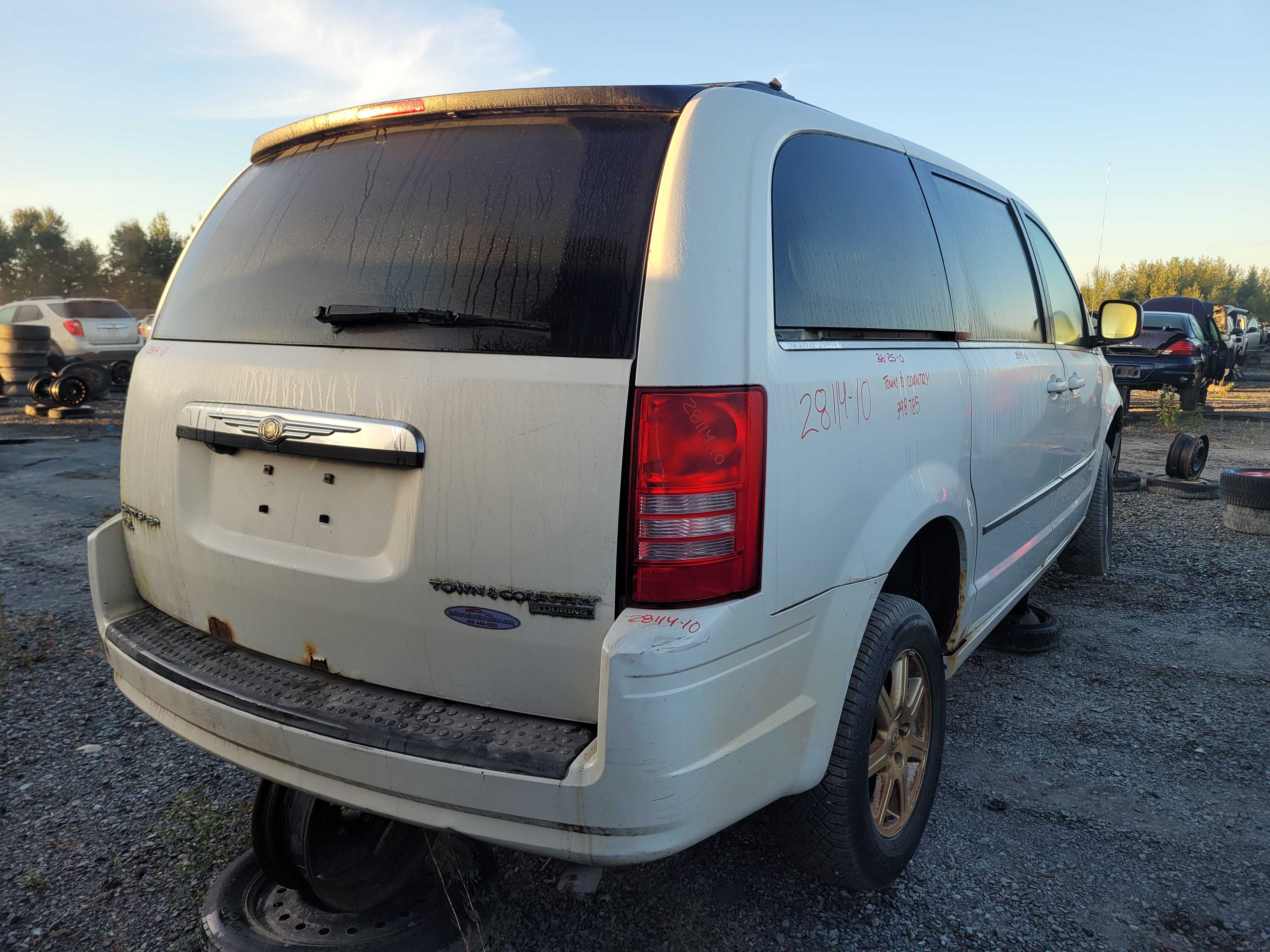 CHRYSLER TOWN &amp; COUNTRY 2010