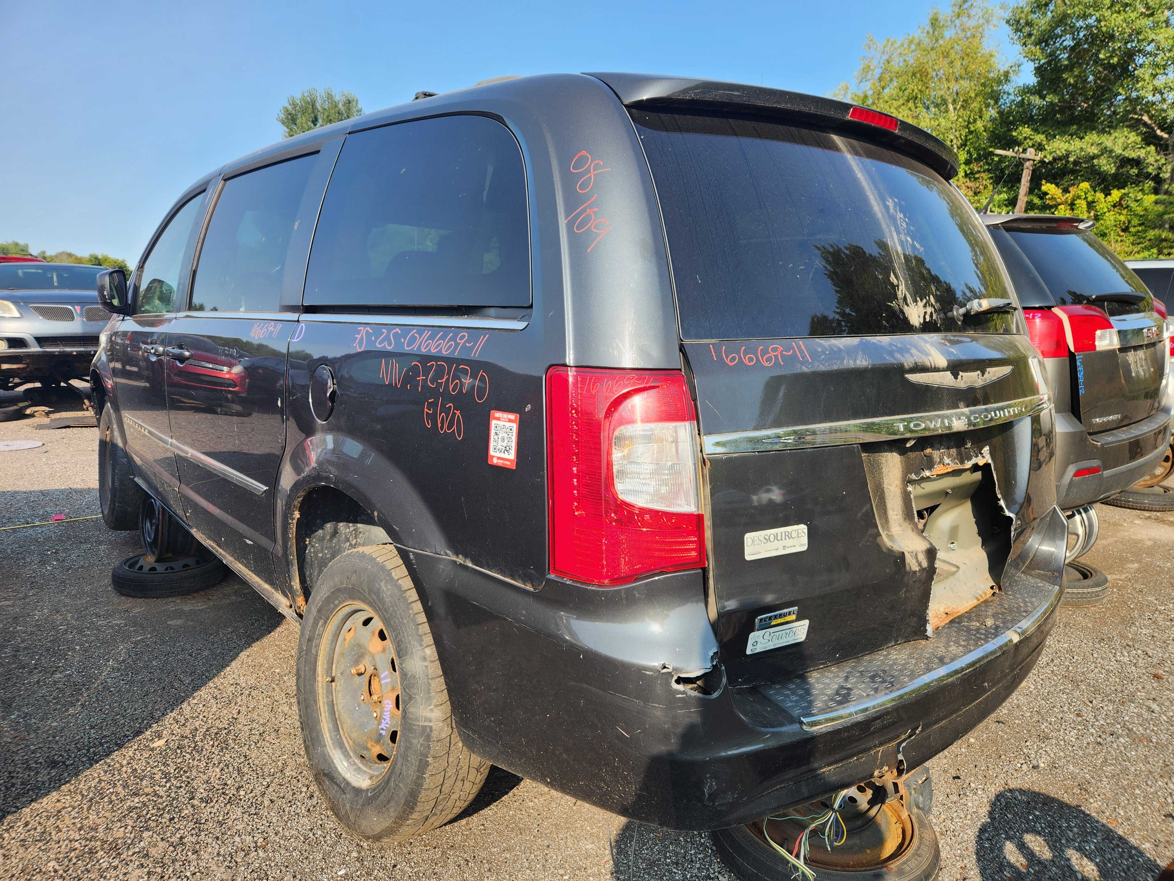 CHRYSLER TOWN &amp; COUNTRY 2011
