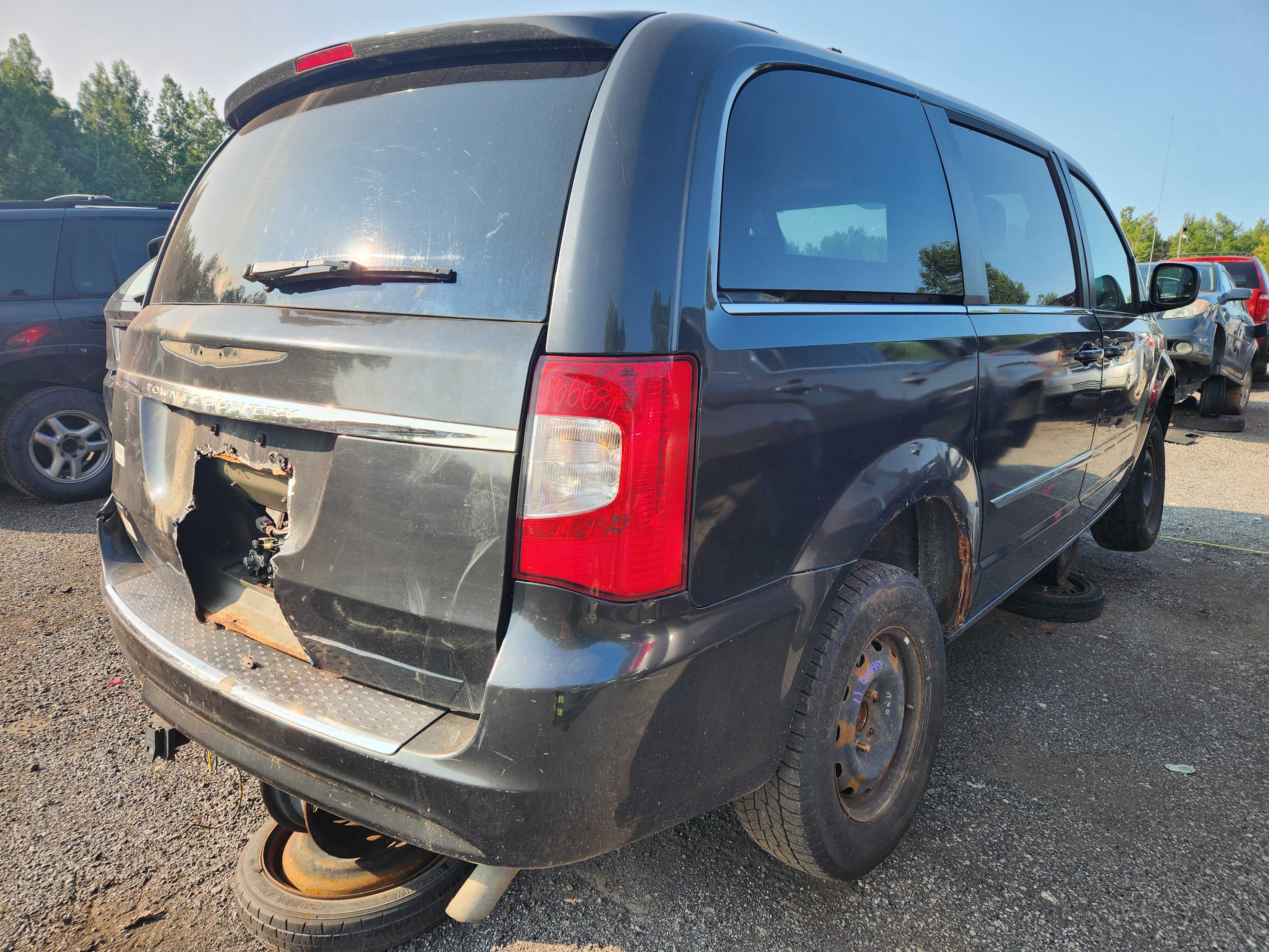CHRYSLER TOWN &amp; COUNTRY 2011