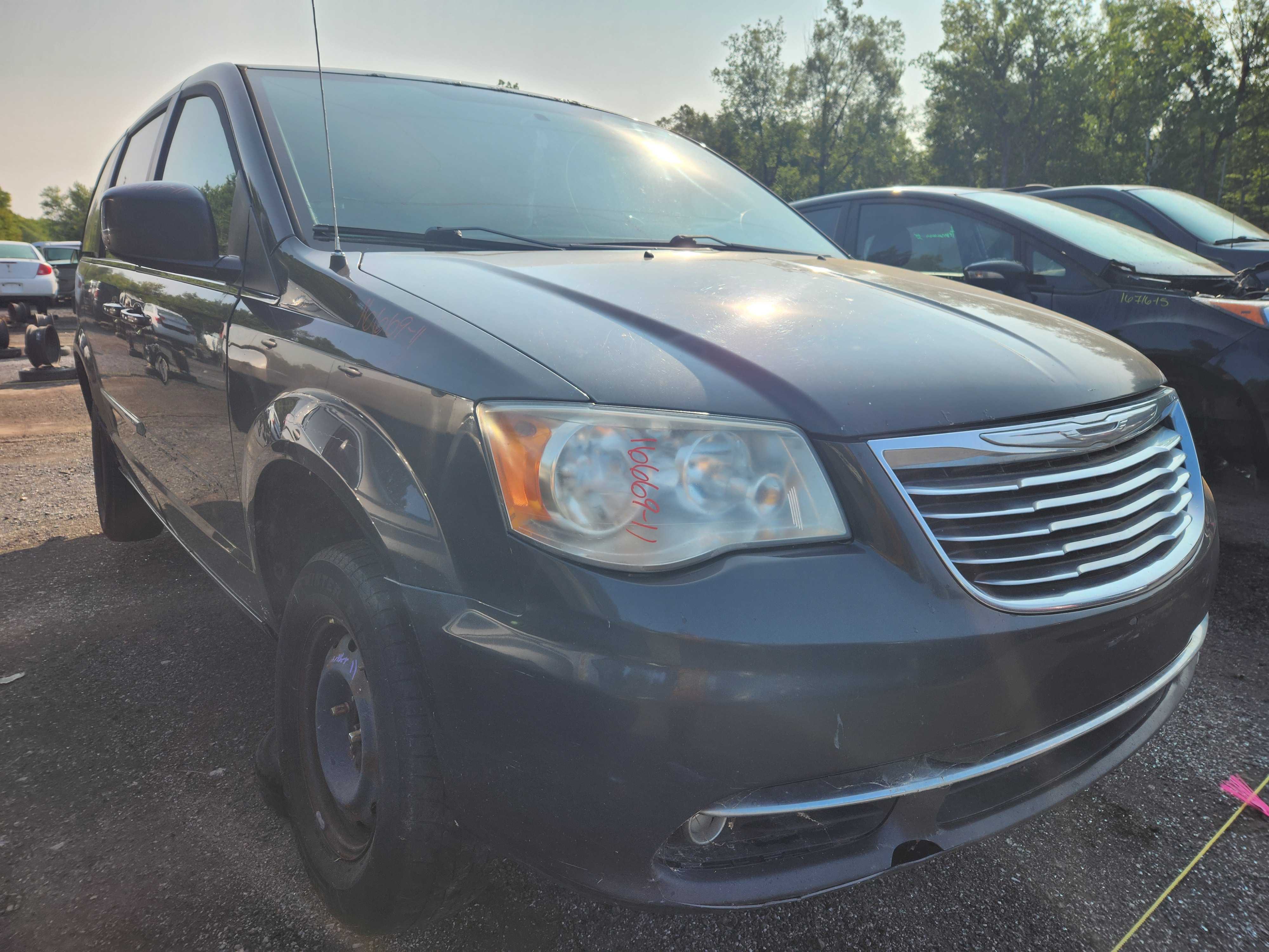 CHRYSLER TOWN &amp; COUNTRY 2011