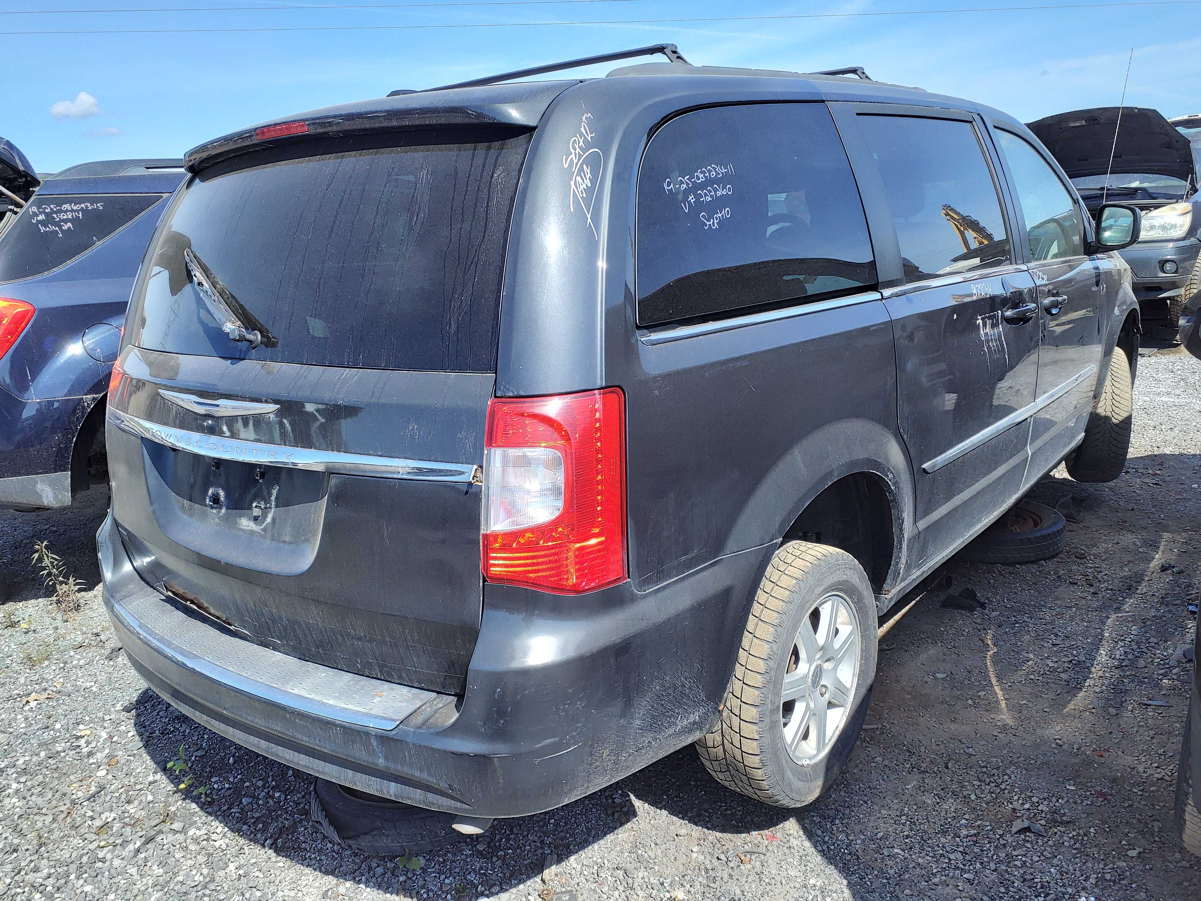 CHRYSLER TOWN &amp; COUNTRY 2011