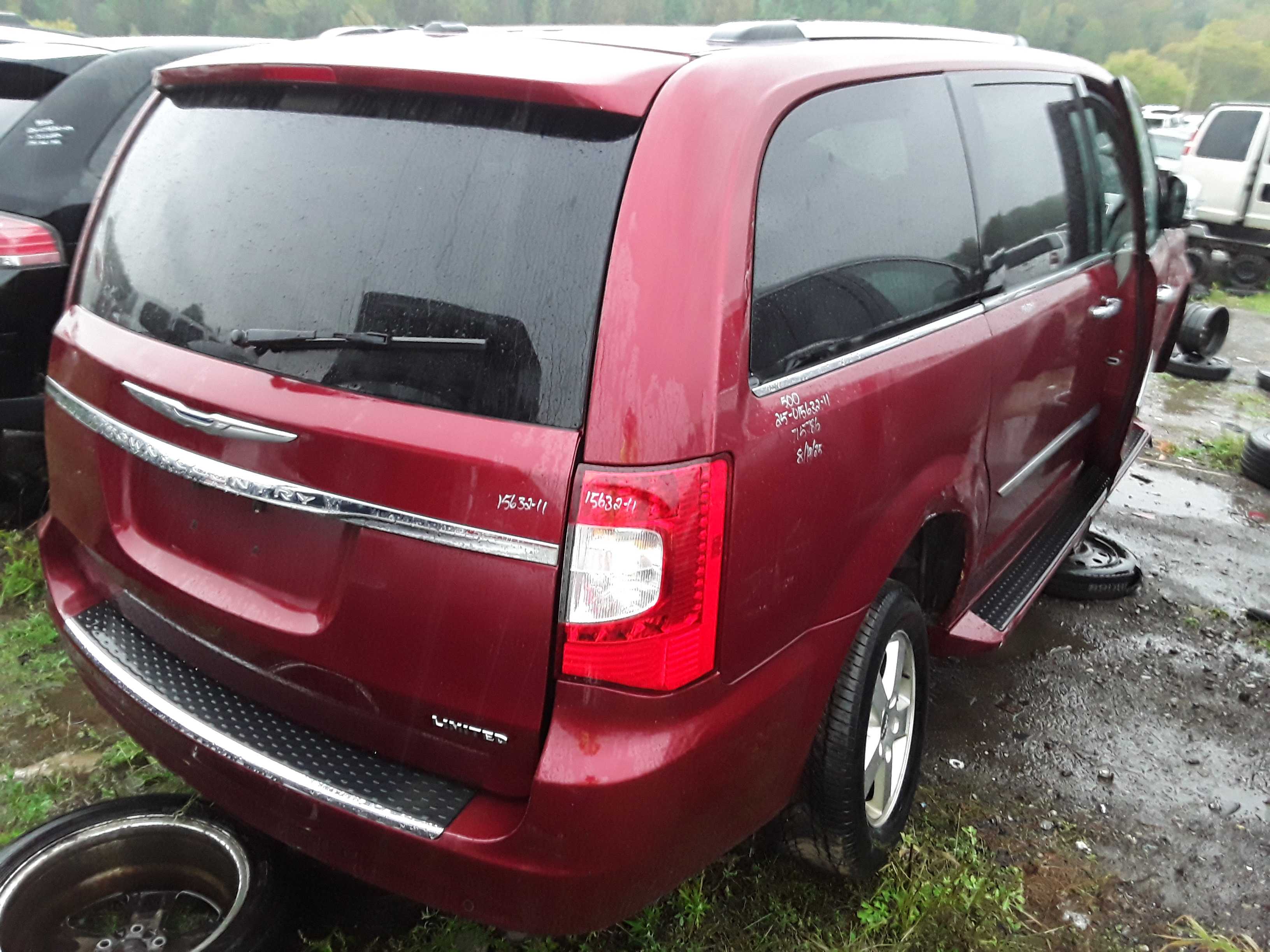 CHRYSLER TOWN &amp; COUNTRY 2011