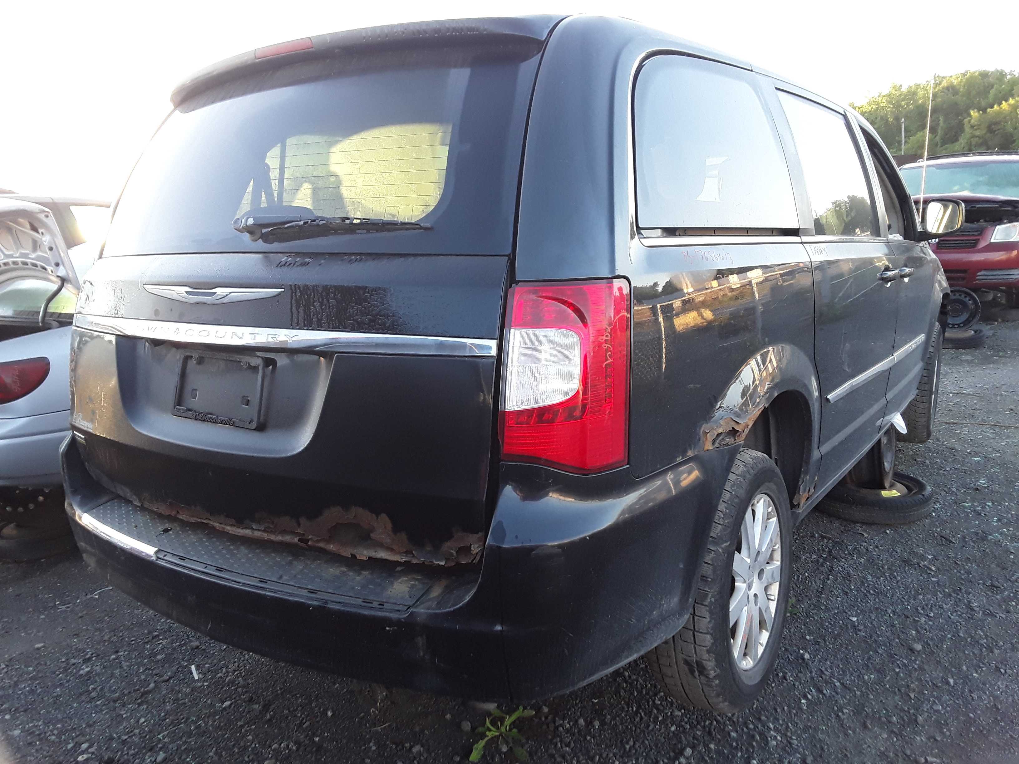 CHRYSLER TOWN &amp; COUNTRY 2013