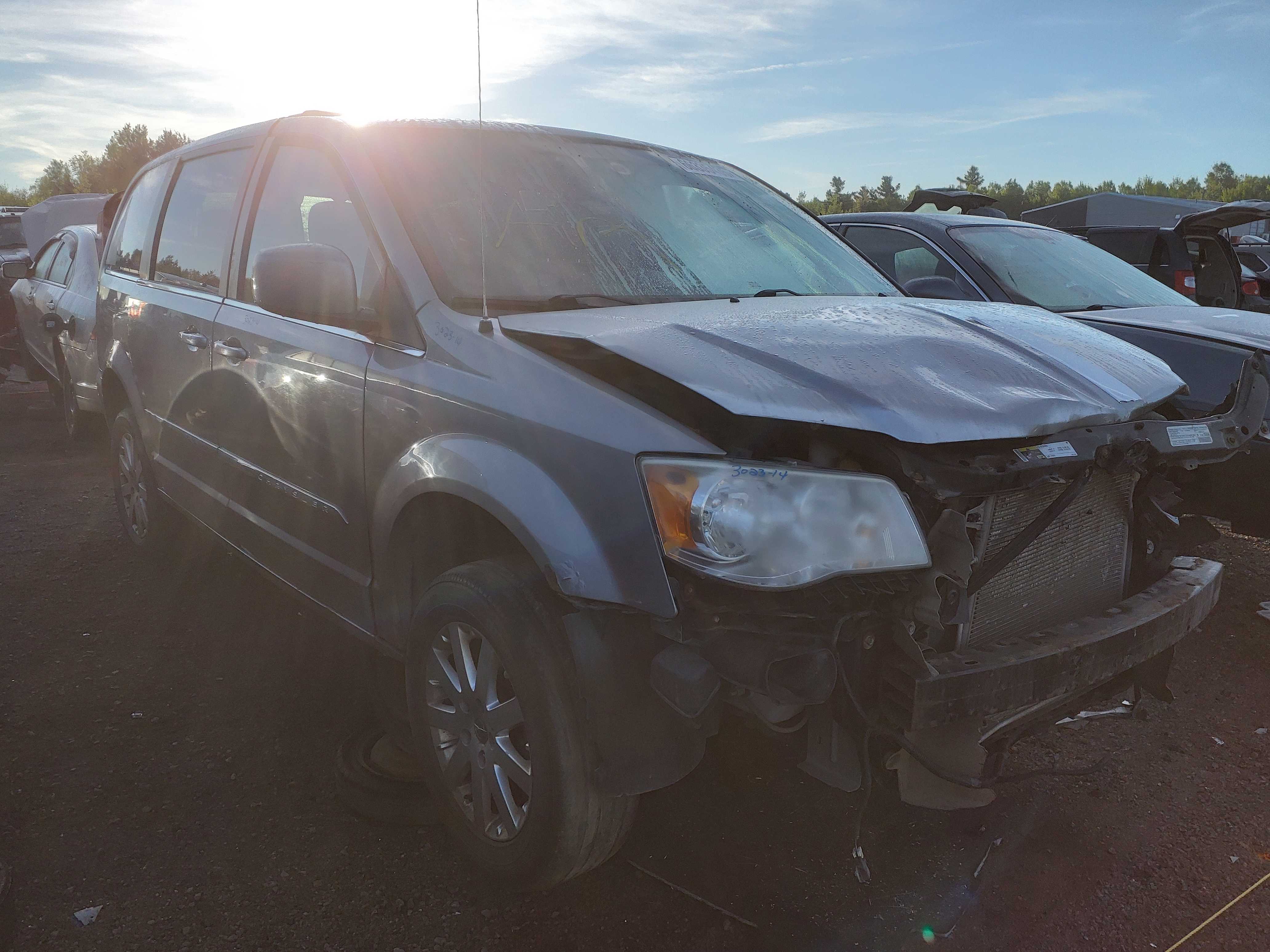 CHRYSLER TOWN &amp; COUNTRY 2014