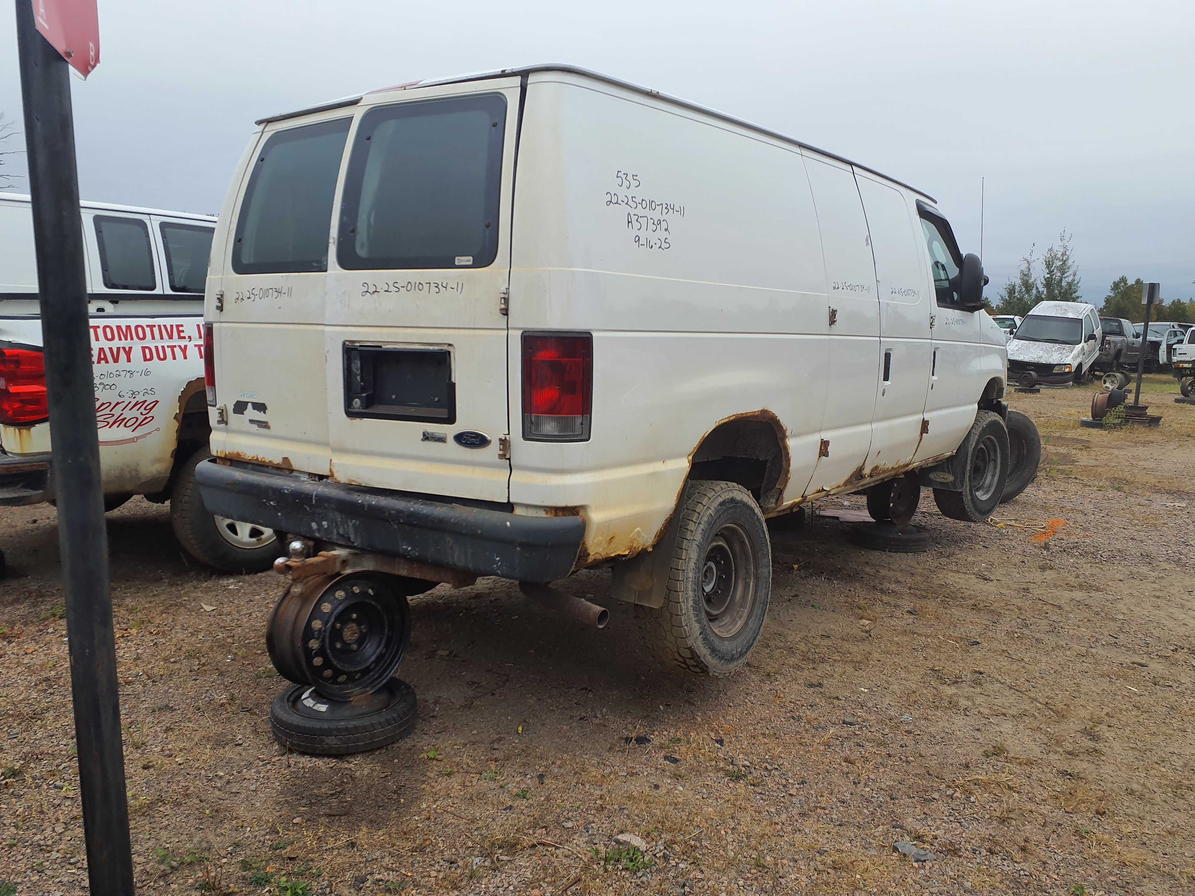 FORD ECONOLINE 2011