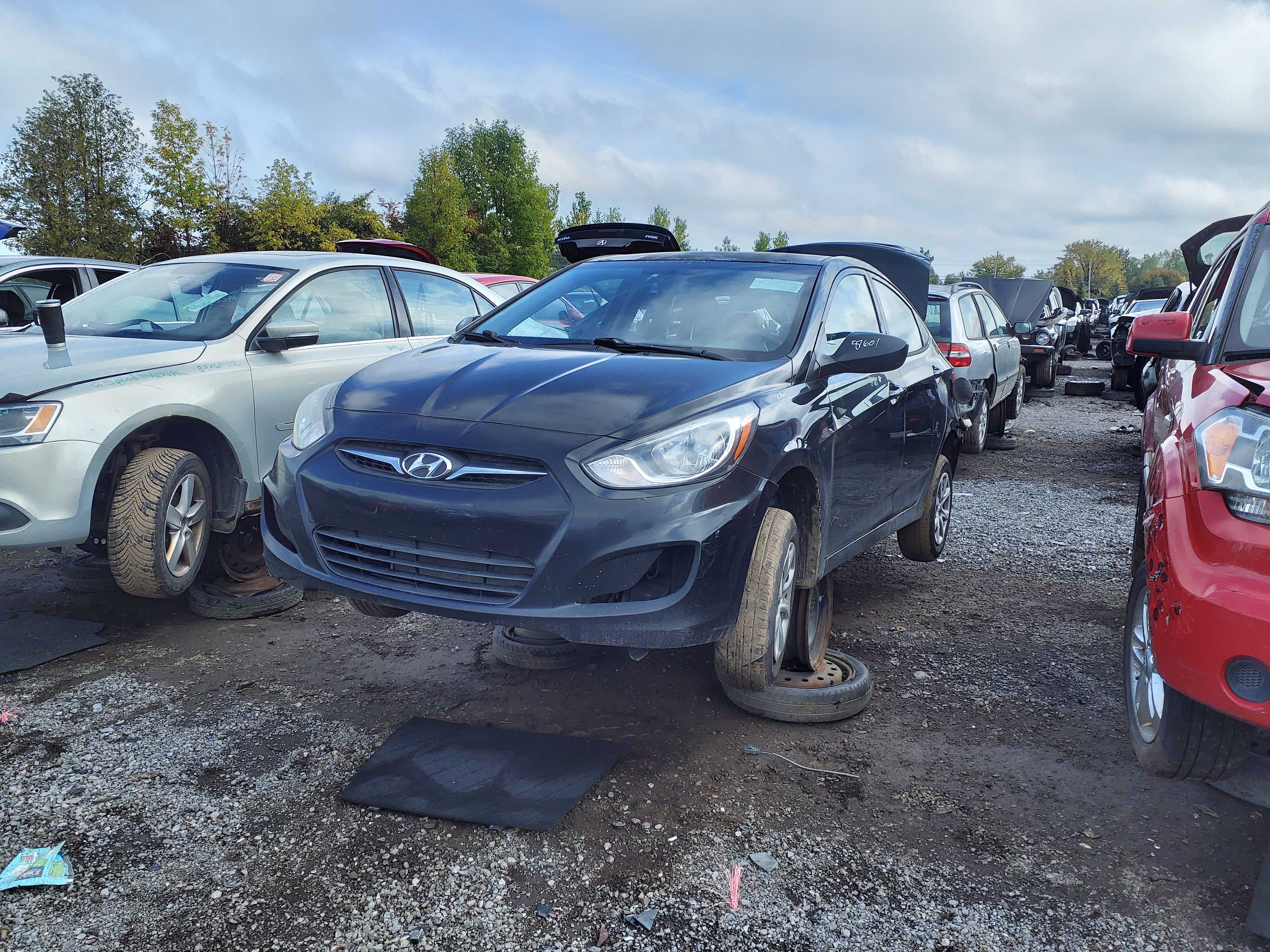 HYUNDAI ACCENT 2012