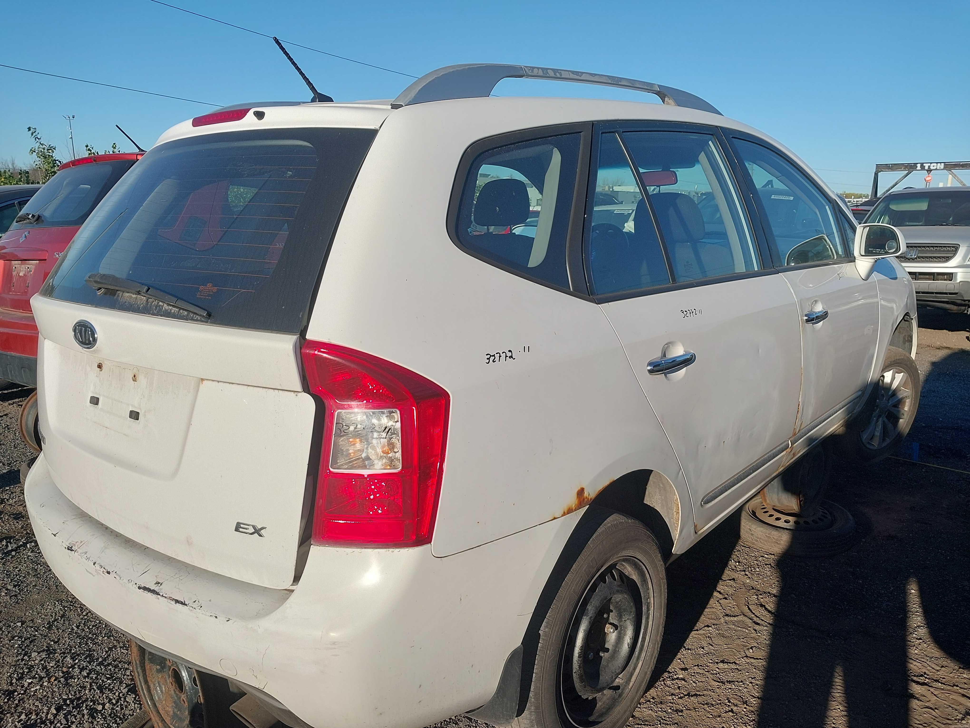 KIA RONDO 2011