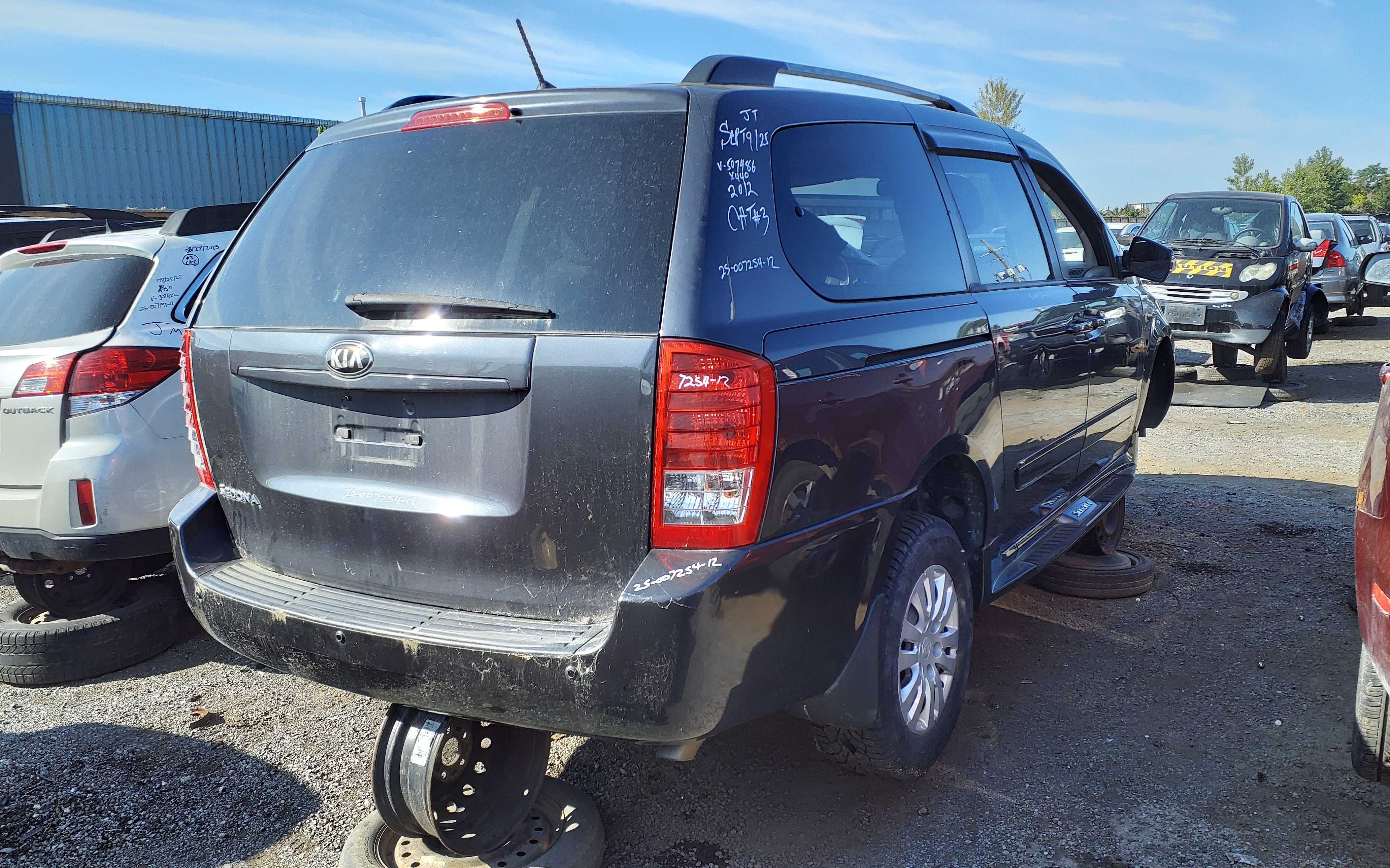 KIA SEDONA 2012