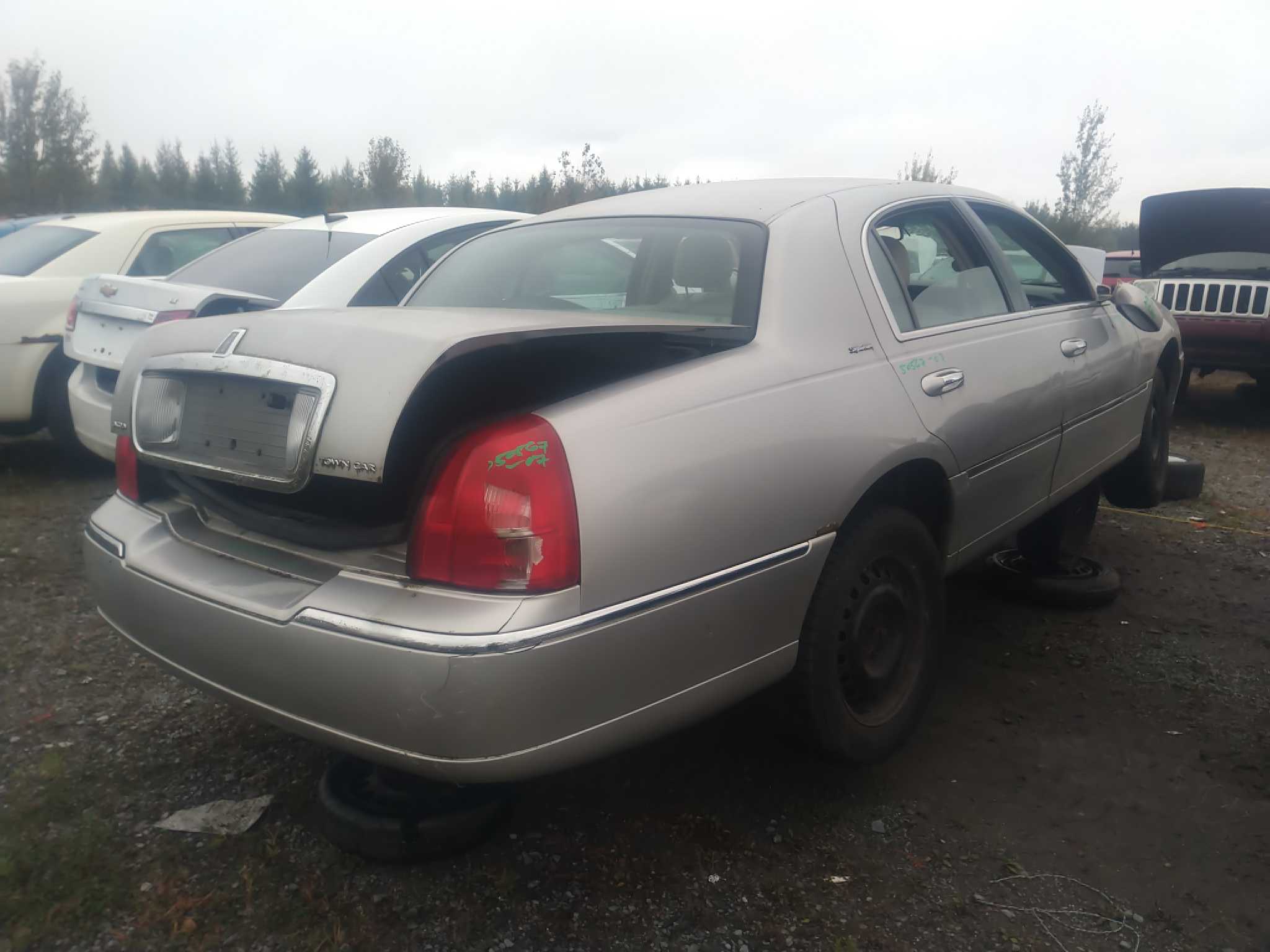 LINCOLN TOWN CAR 2007