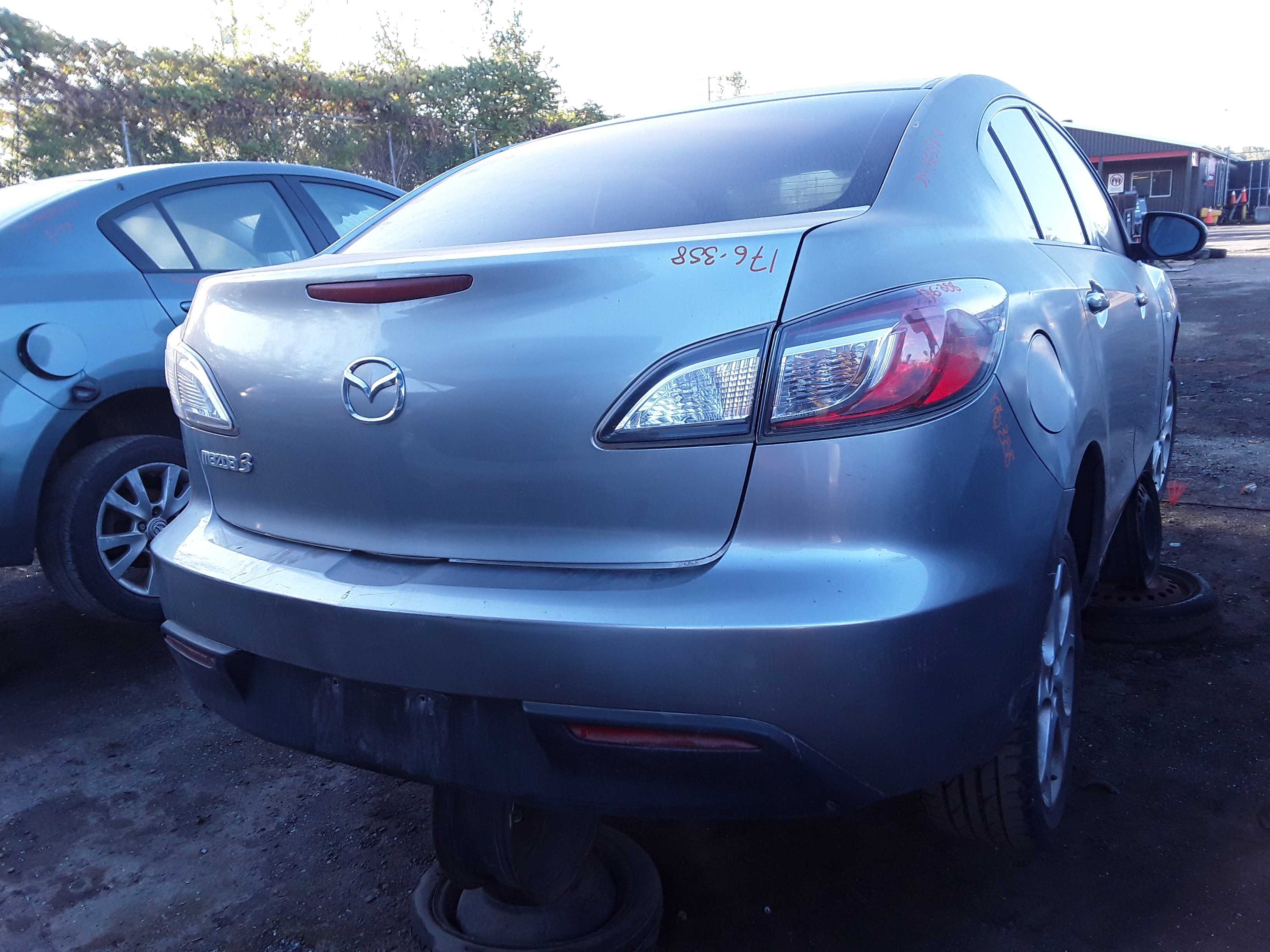 MAZDA MAZDA3 2010