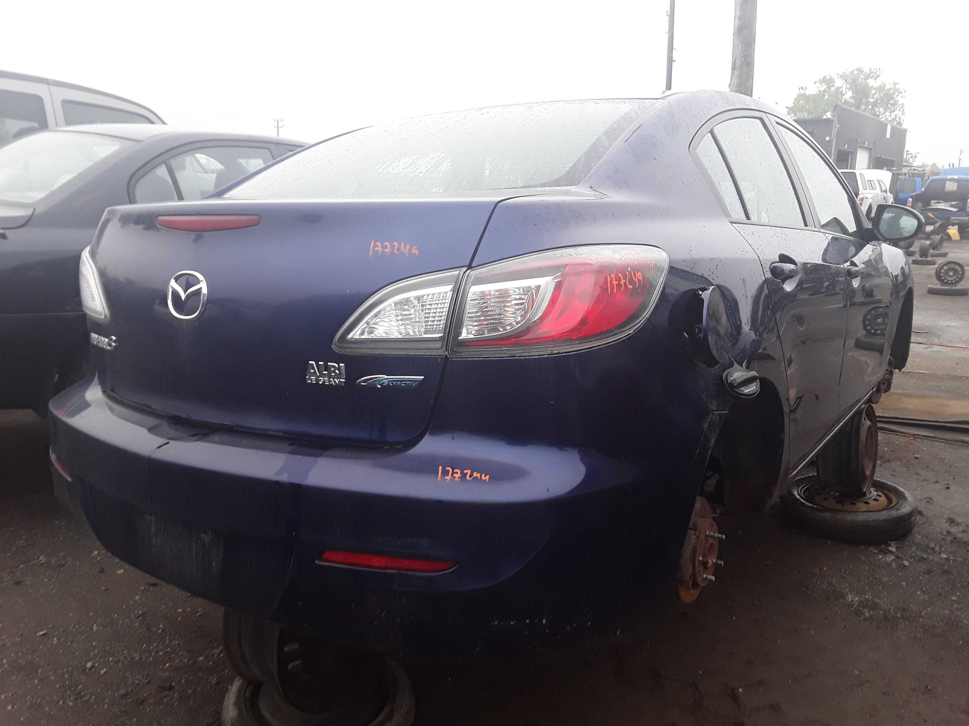 MAZDA MAZDA3 2012