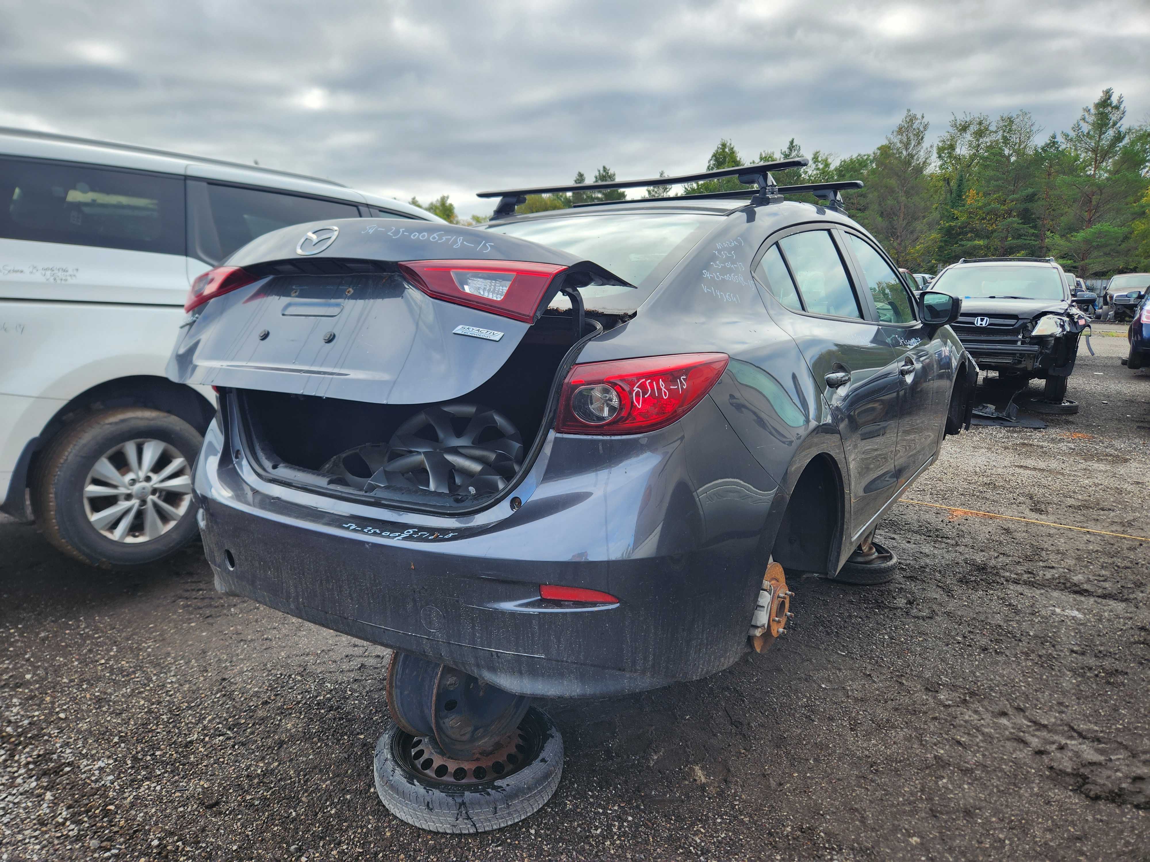 MAZDA MAZDA3 2015