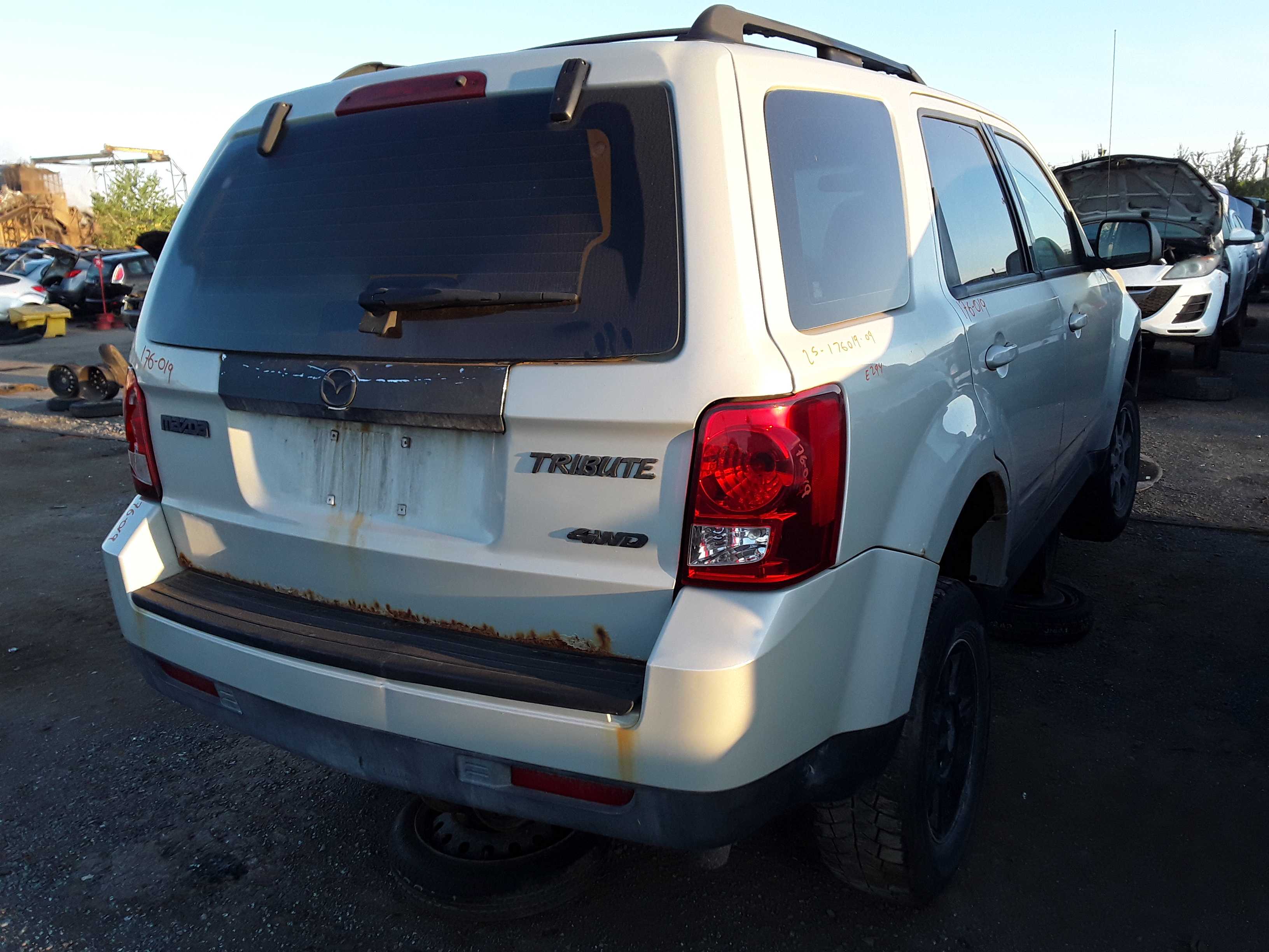 MAZDA TRIBUTE 2009