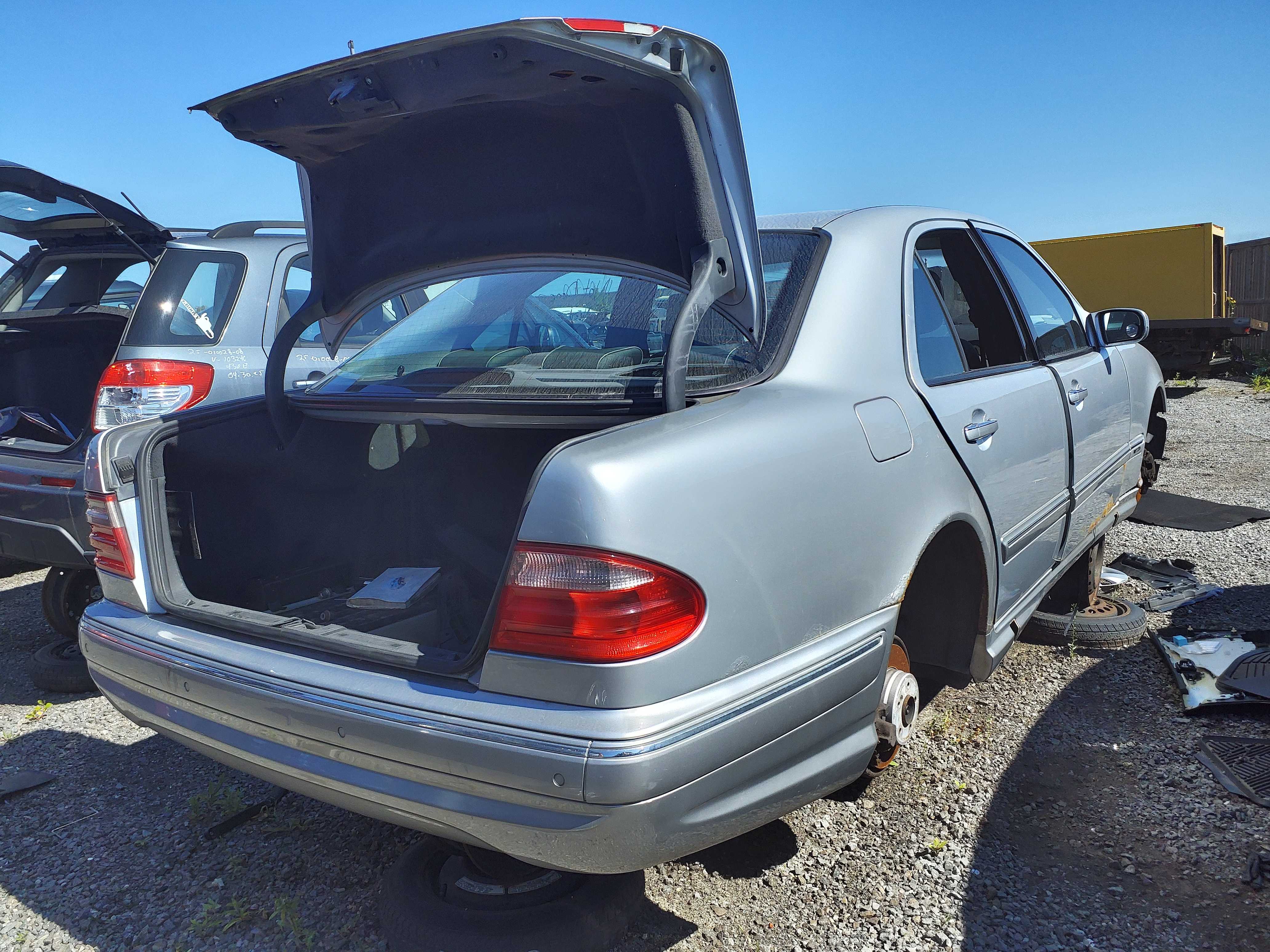 MERCEDES-BENZ E-CLASS 2000