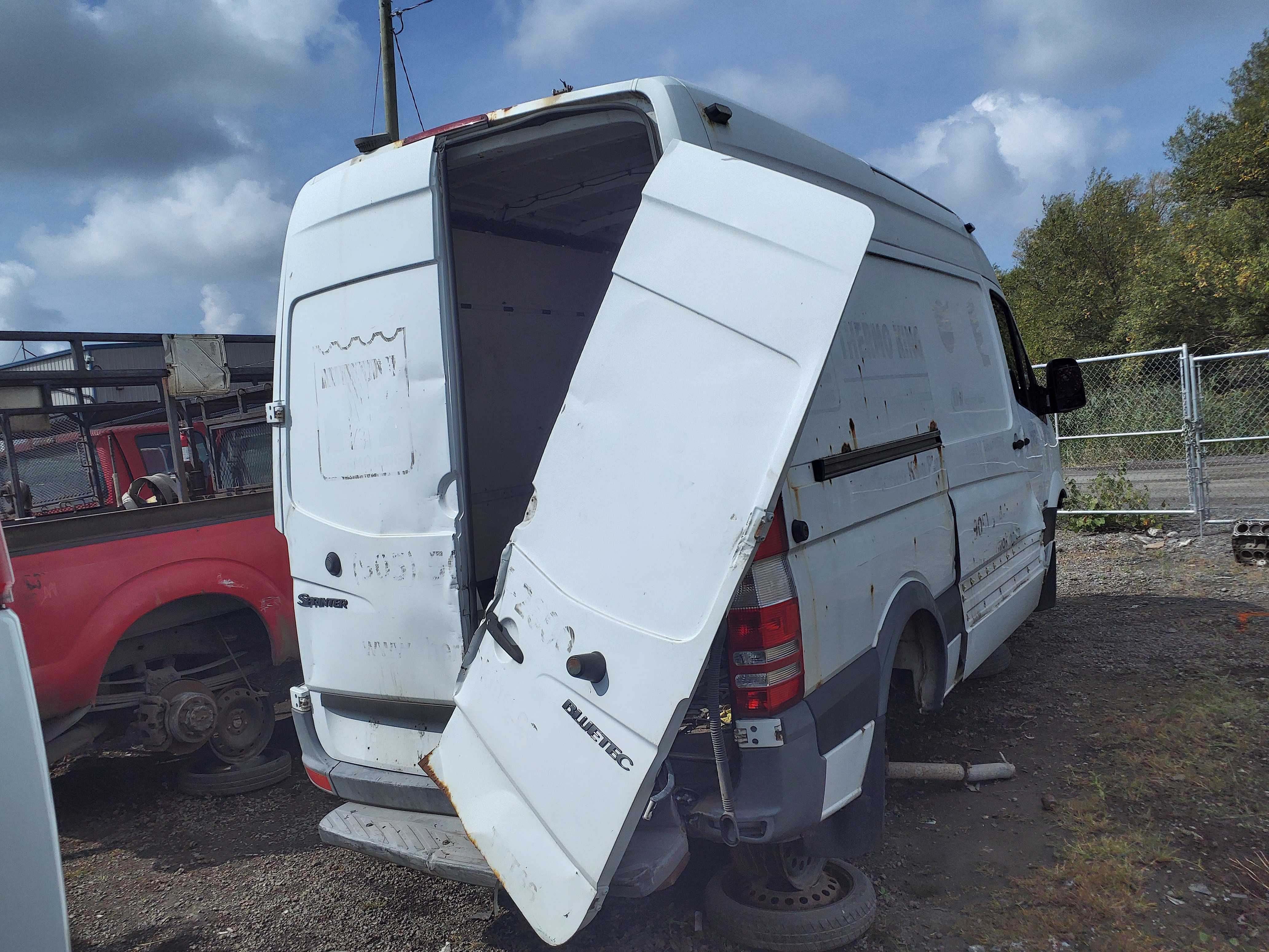 MERCEDES-BENZ SPRINTER CARGO VANS 2012